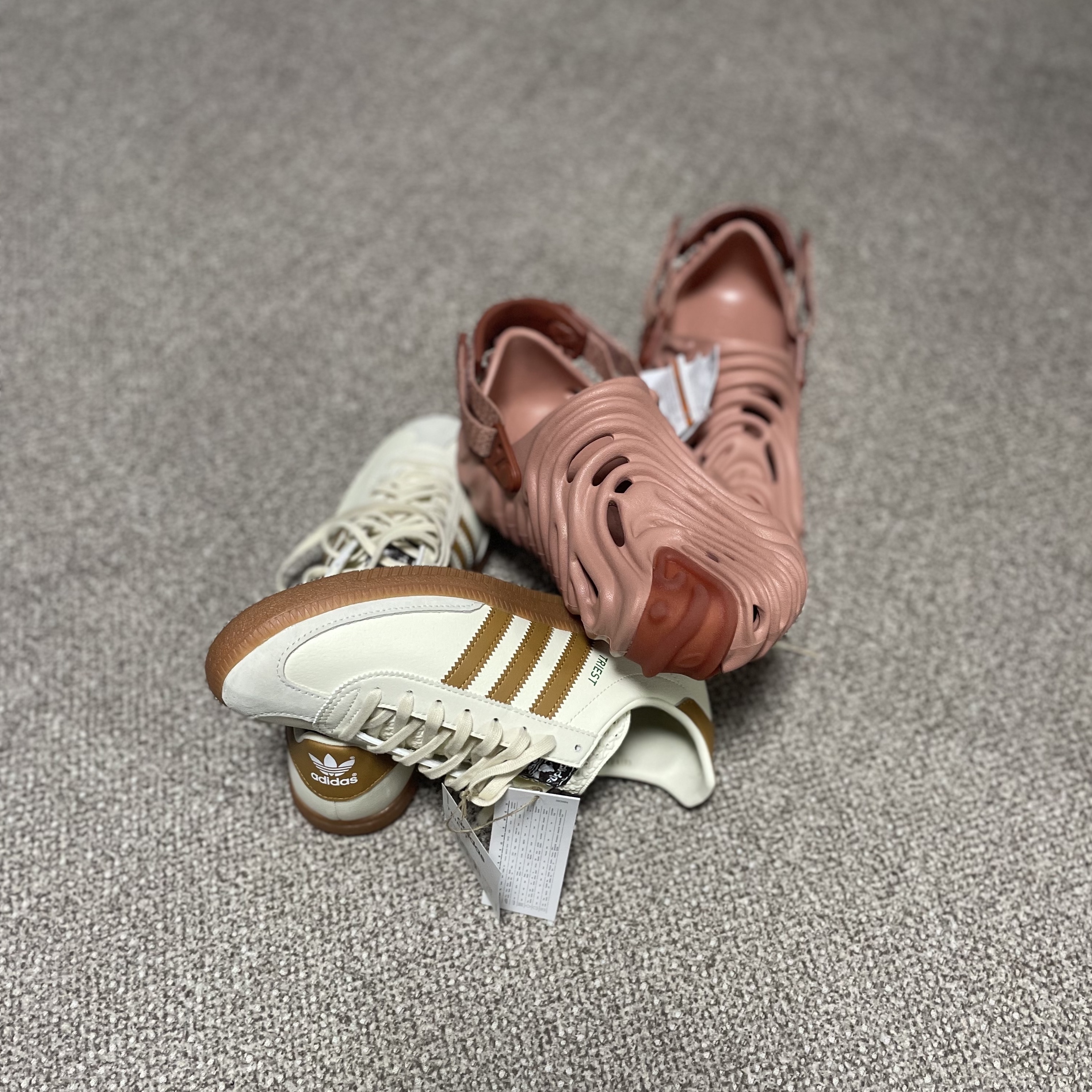 Adidas City Series Triest Cream White, Crocs x Salehe Bembury Pollex Clog Kuwata 착용 스타일