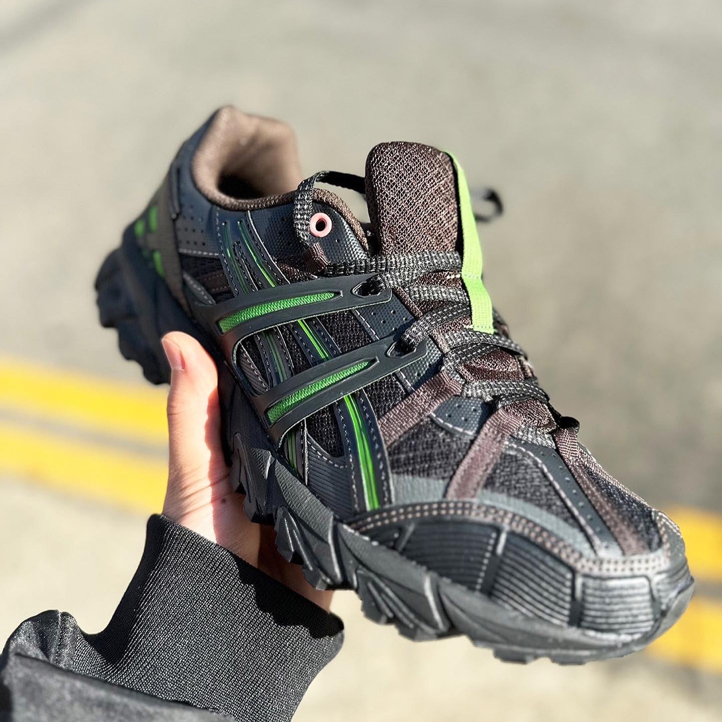 Asics x Andersson Bell Gel-Sonoma 15-50 Black Green 착용 스타일 - 3