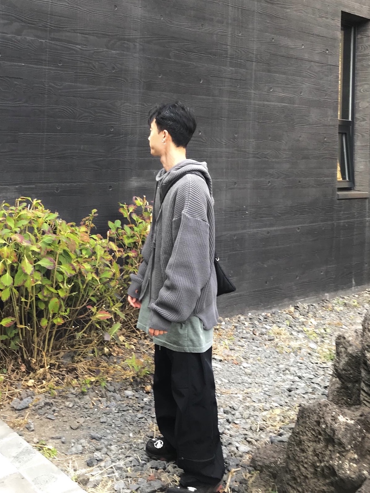 Crocs x Staple Classic All Terrain Clog Black 착용 스타일