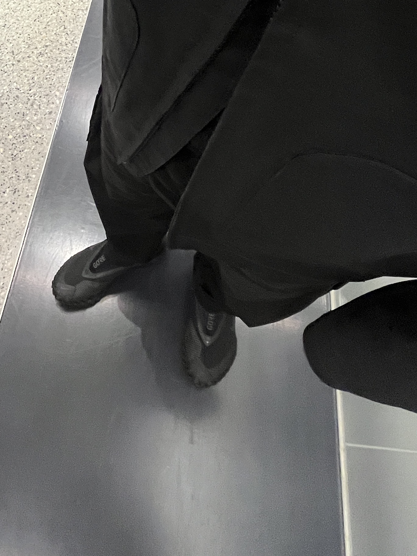 Stone Island 422F1 Ghost Piece Mac Supima 2L Jacket Black - 22SS, Stone Island 310F2 Ghost Piece Cargo Pants Black - 20SS 착용 스타일 - 2