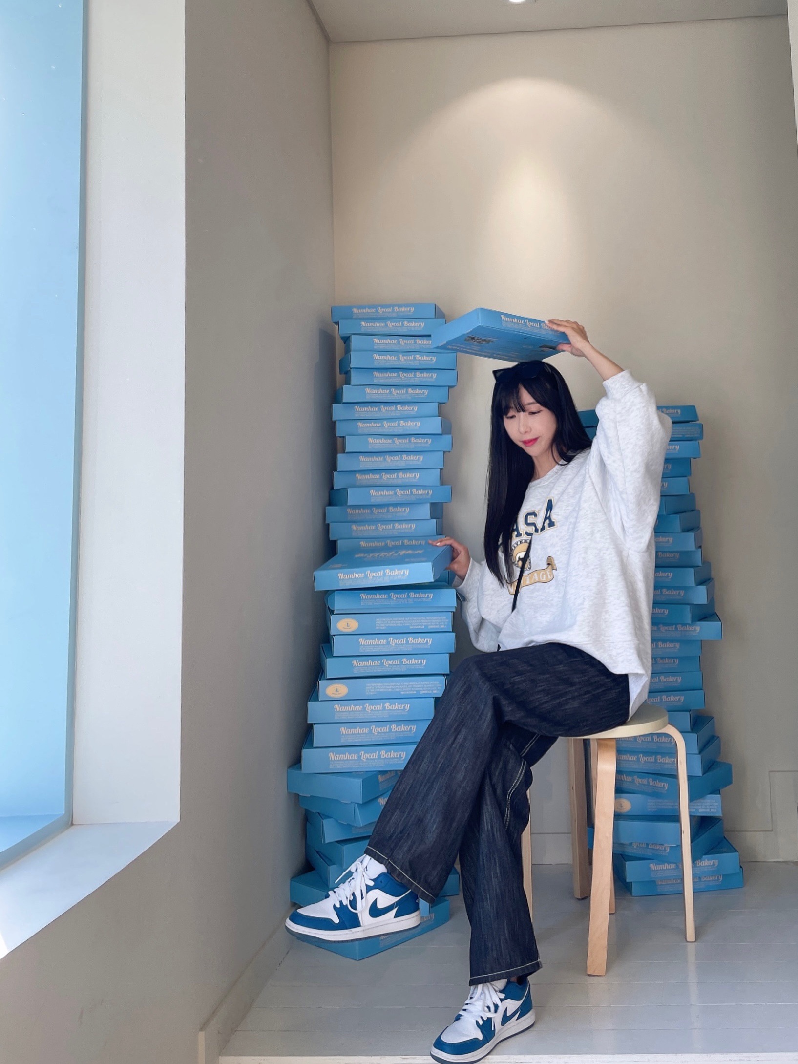 (W) Jordan 1 Low White Dark Marina Blue 착용 스타일 - 1