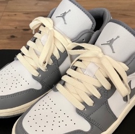 Jordan 1 Low Stealth and White, (GS) Jordan 1 Low Stealth and White 착용 스타일