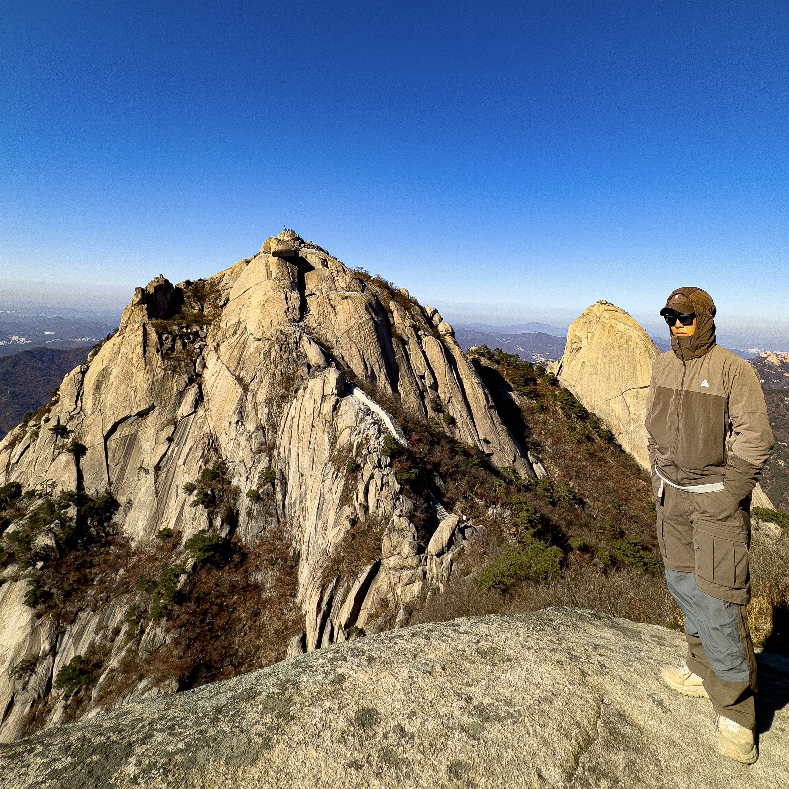 Nike ACG Sun Farer Jacket Ironstone - Asia, Nike ACG Smith Summit Cargo Pants Ironstone - Asia 착용 스타일