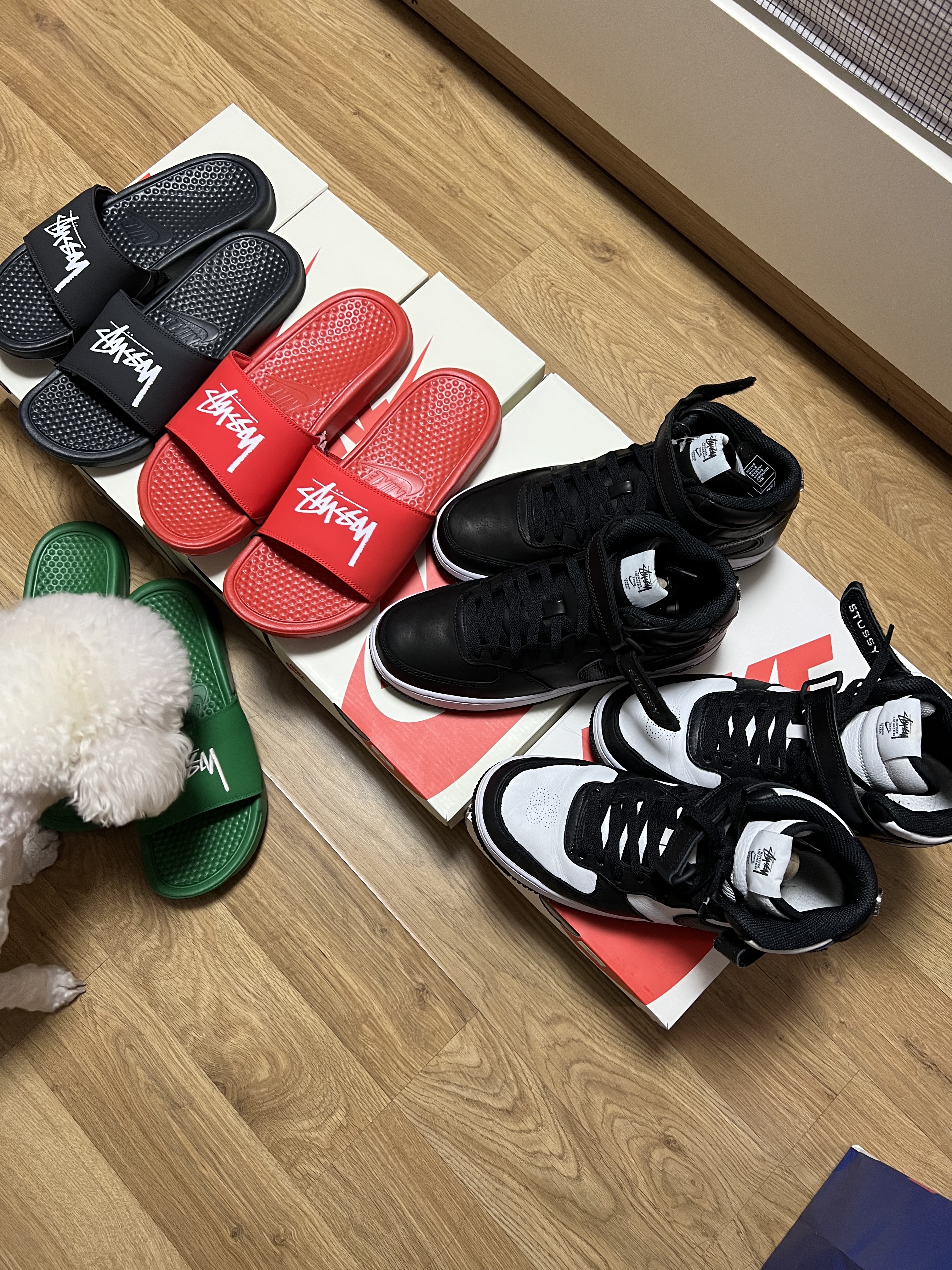 Nike x Stussy Benassi Slide Off Noir, Nike x Stussy Benassi Slide Black 착용 스타일 - 1
