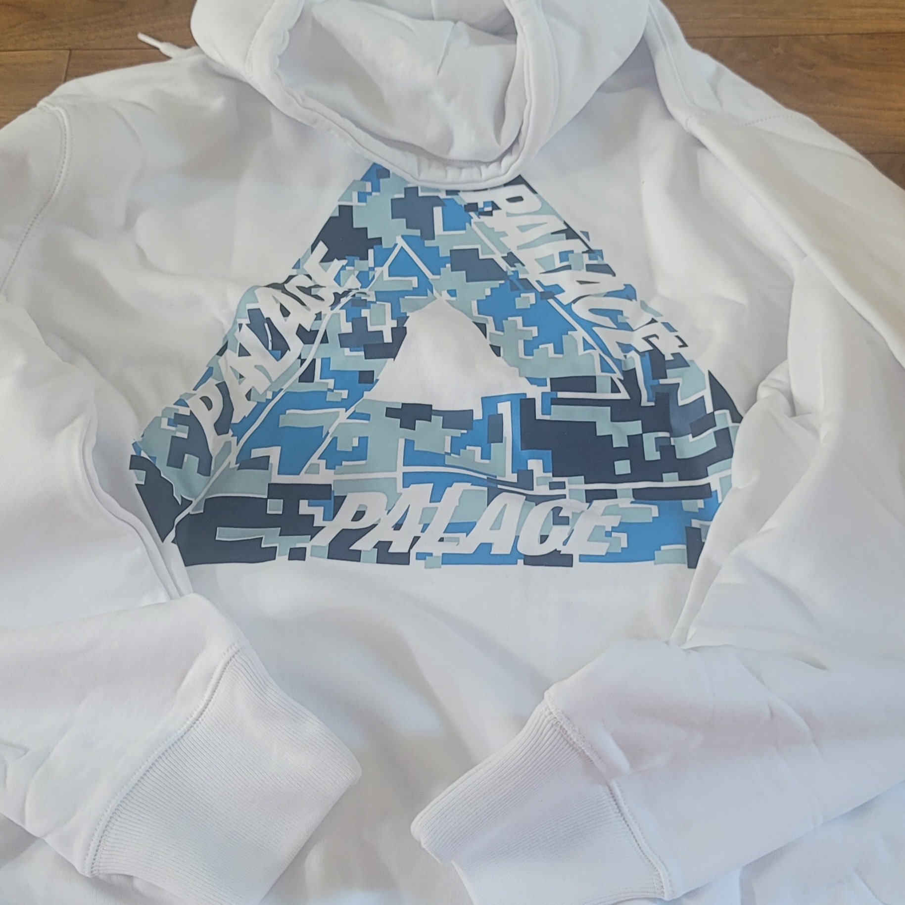 Palace Tri-Digi Hood White - 22FW 착용 스타일