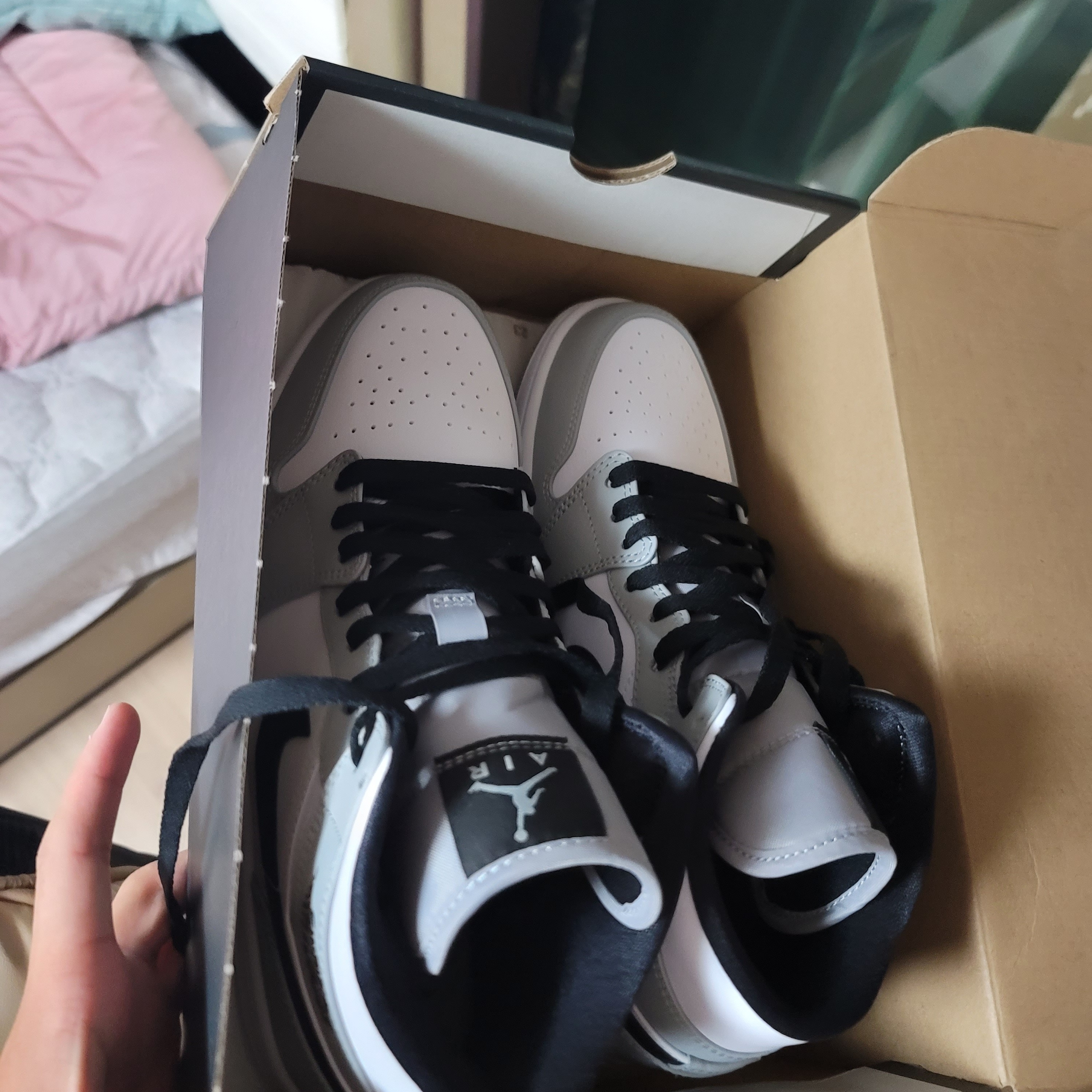 Jordan 1 Mid Light Smoke Grey 착용 스타일 - 4