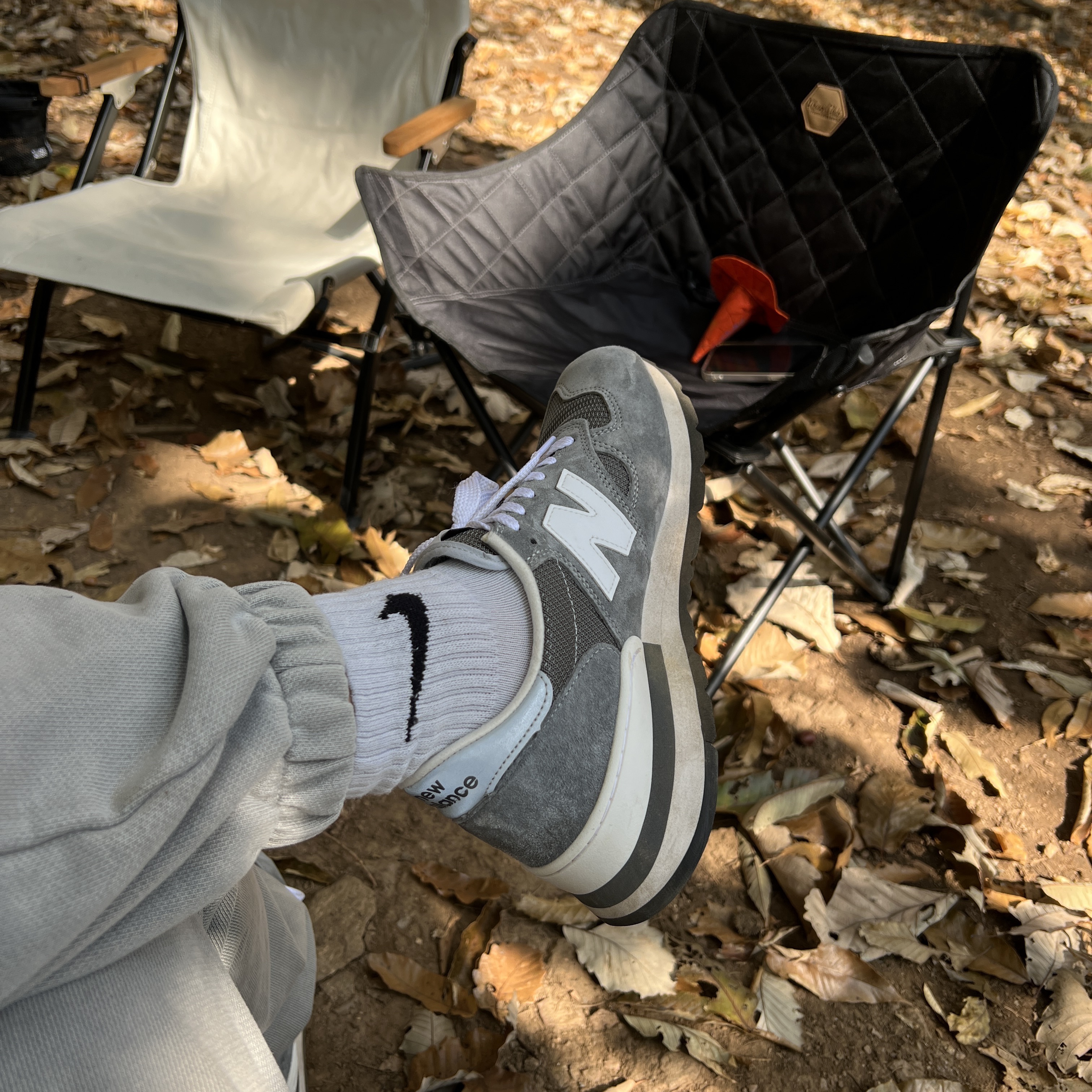 New Balance 990v1 Made in USA Grey White 착용 스타일 - 3