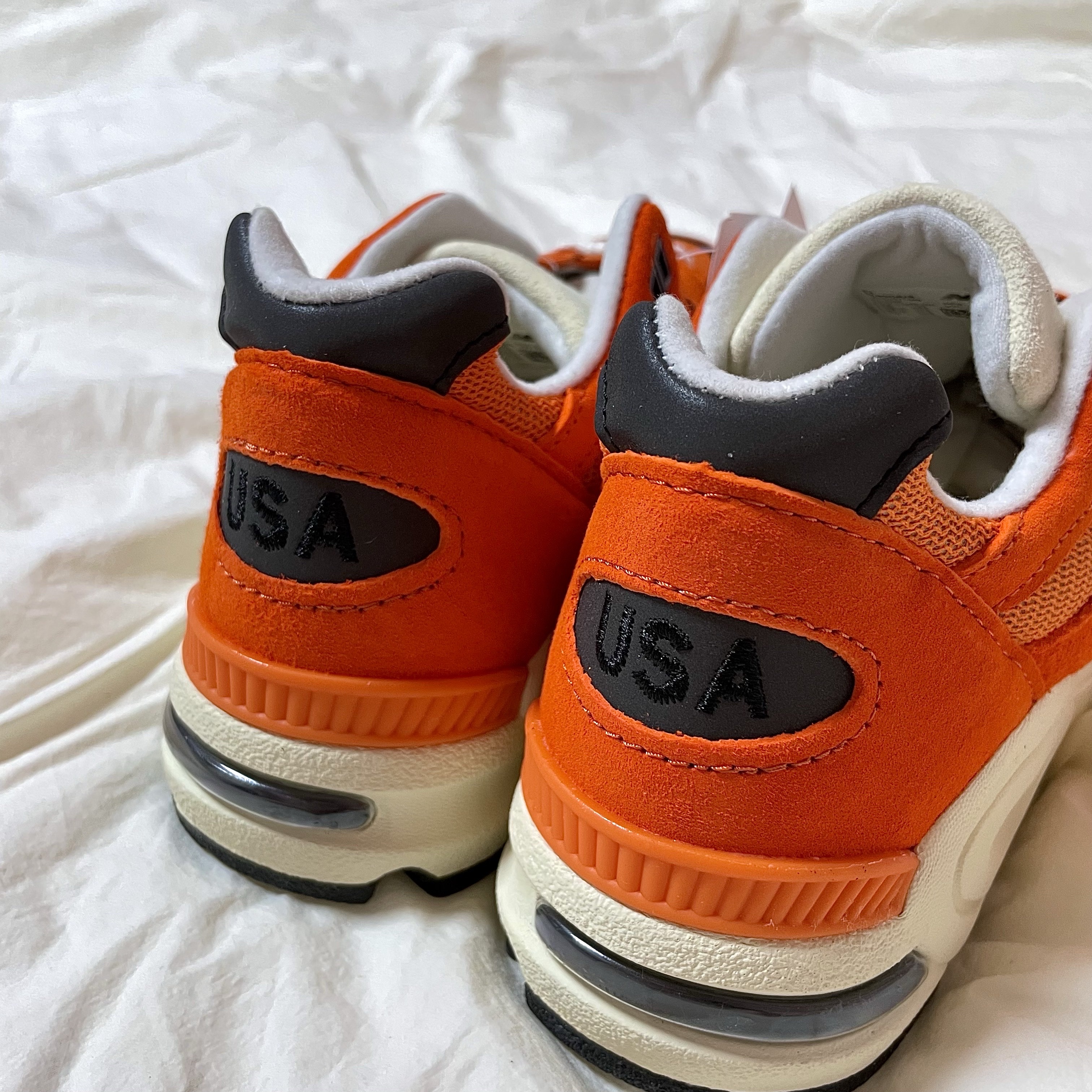 New Balance 990v2 Made in USA Marigold Black 착용 스타일 - 5