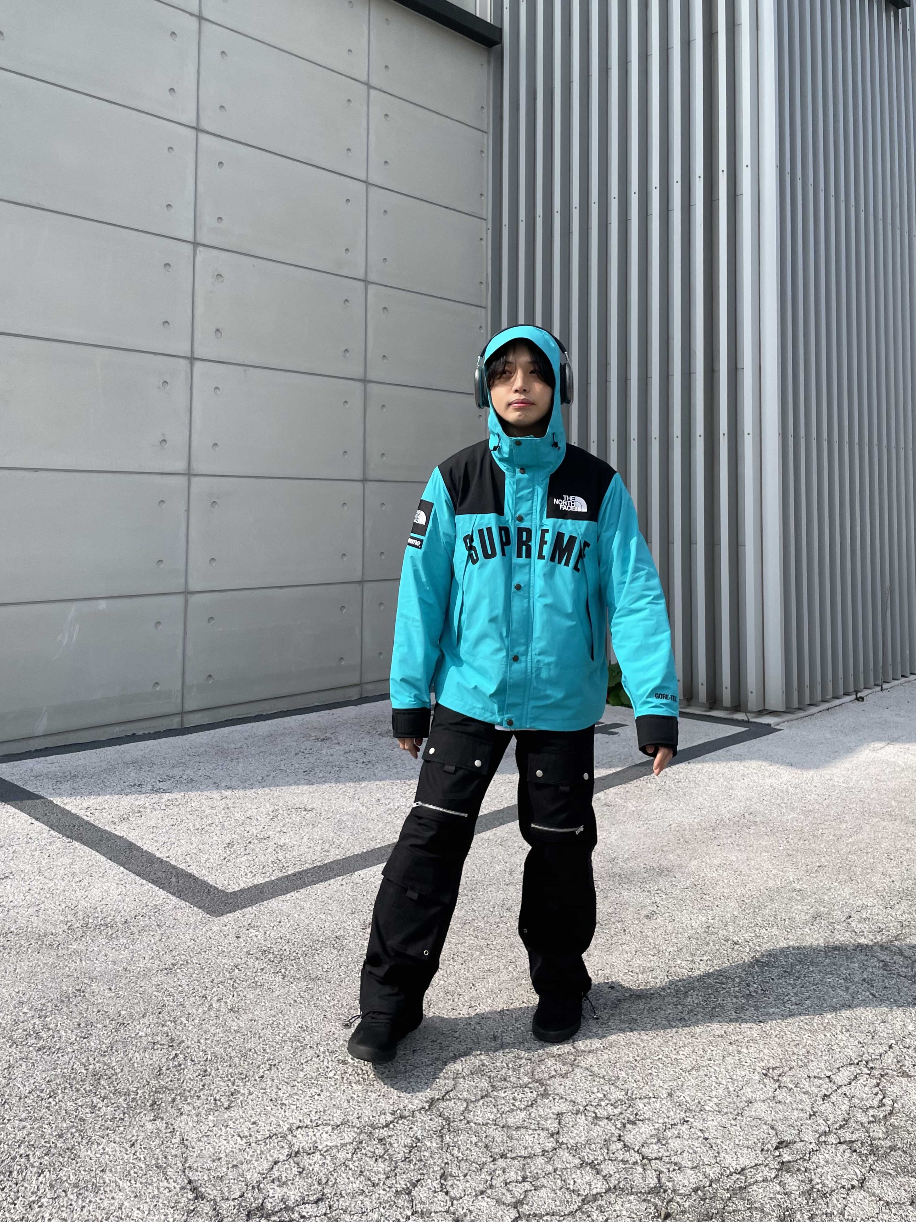 Supreme x The North Face Arc Logo Mountain Parka Teal - 19SS, Vans x Neighborhood ComfyCush Era Black 착용 스타일 - 3