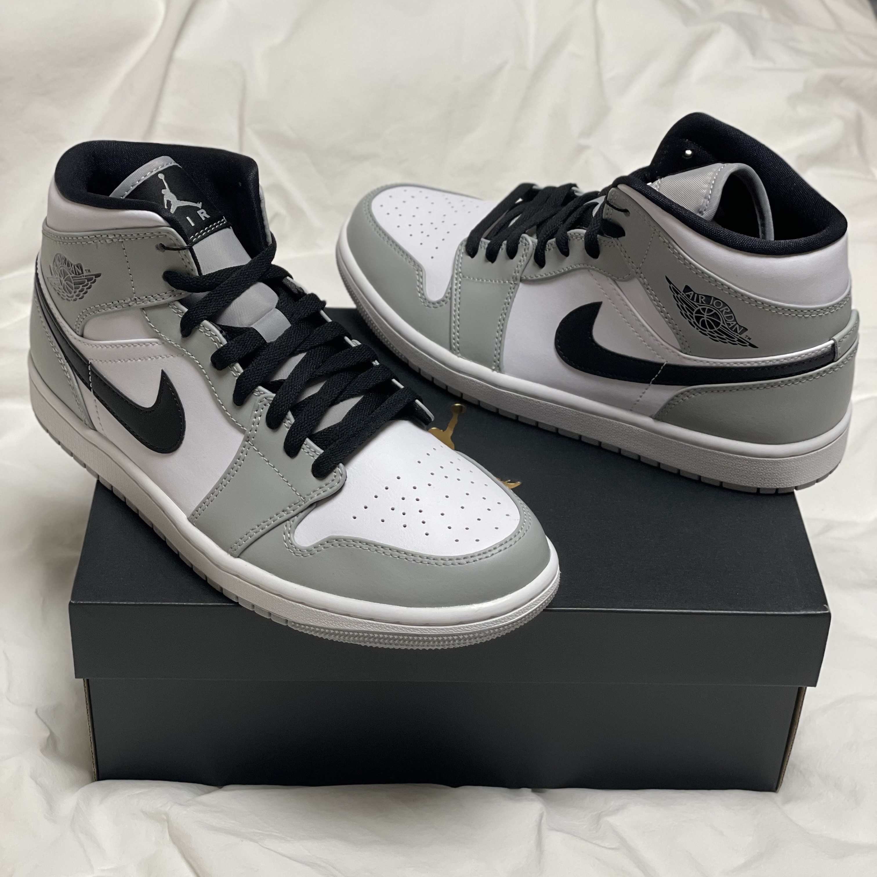Jordan 1 Mid Light Smoke Grey 착용 스타일 - 1