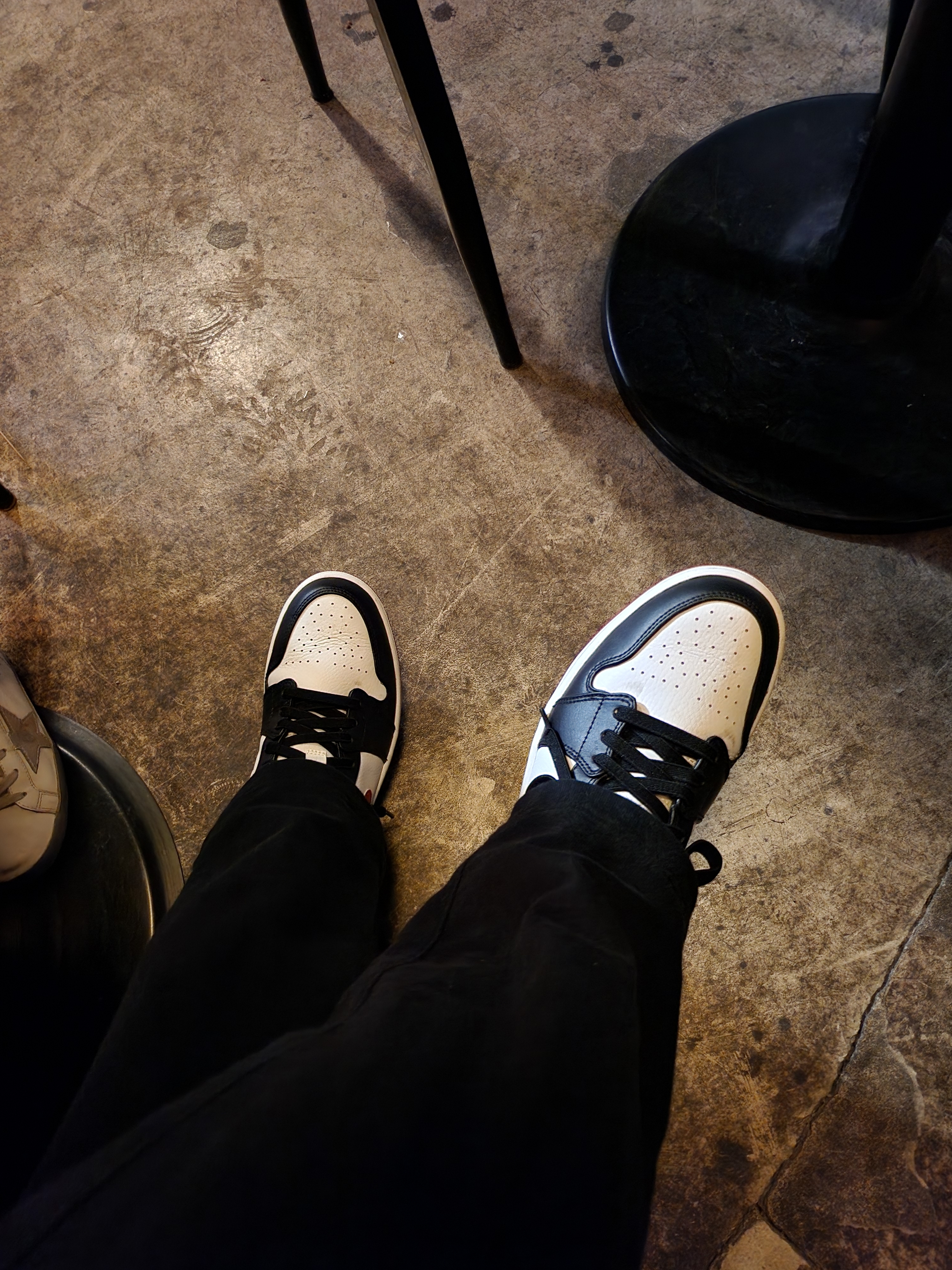 Jordan 1 Mid Gym Red Black White 착용 스타일