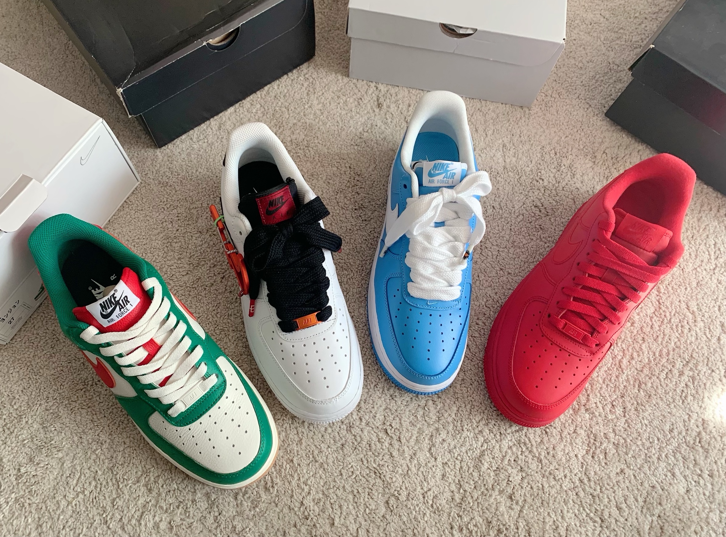 Nike Air Force 1 '07 PRM Carabiner Red, Nike Air Force 1 '07 Low University Blue 착용 스타일 - 2
