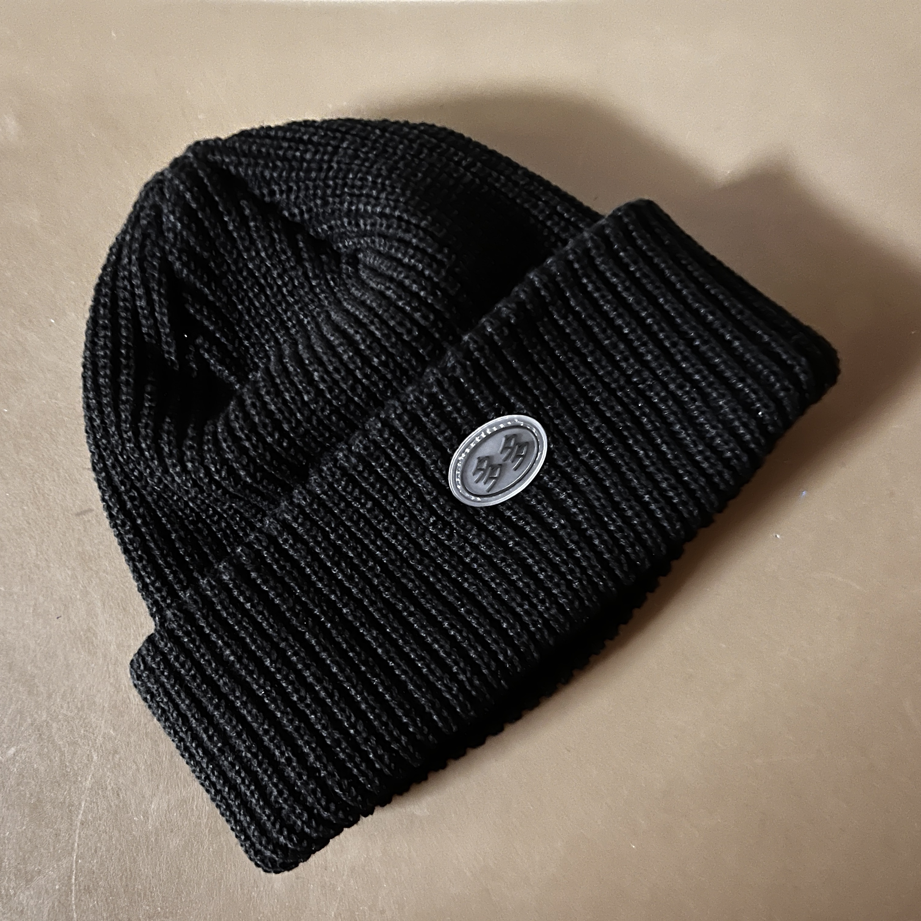 Dada Logo Beanie Black 착용 스타일 - 1