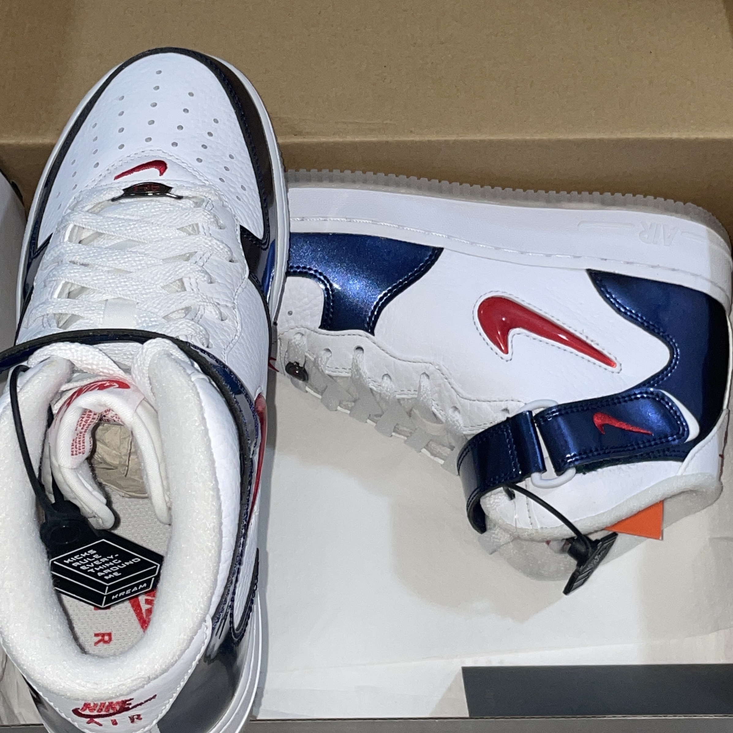 Nike Air Force 1 Mid QS University Red and Midnight Navy 착용 스타일