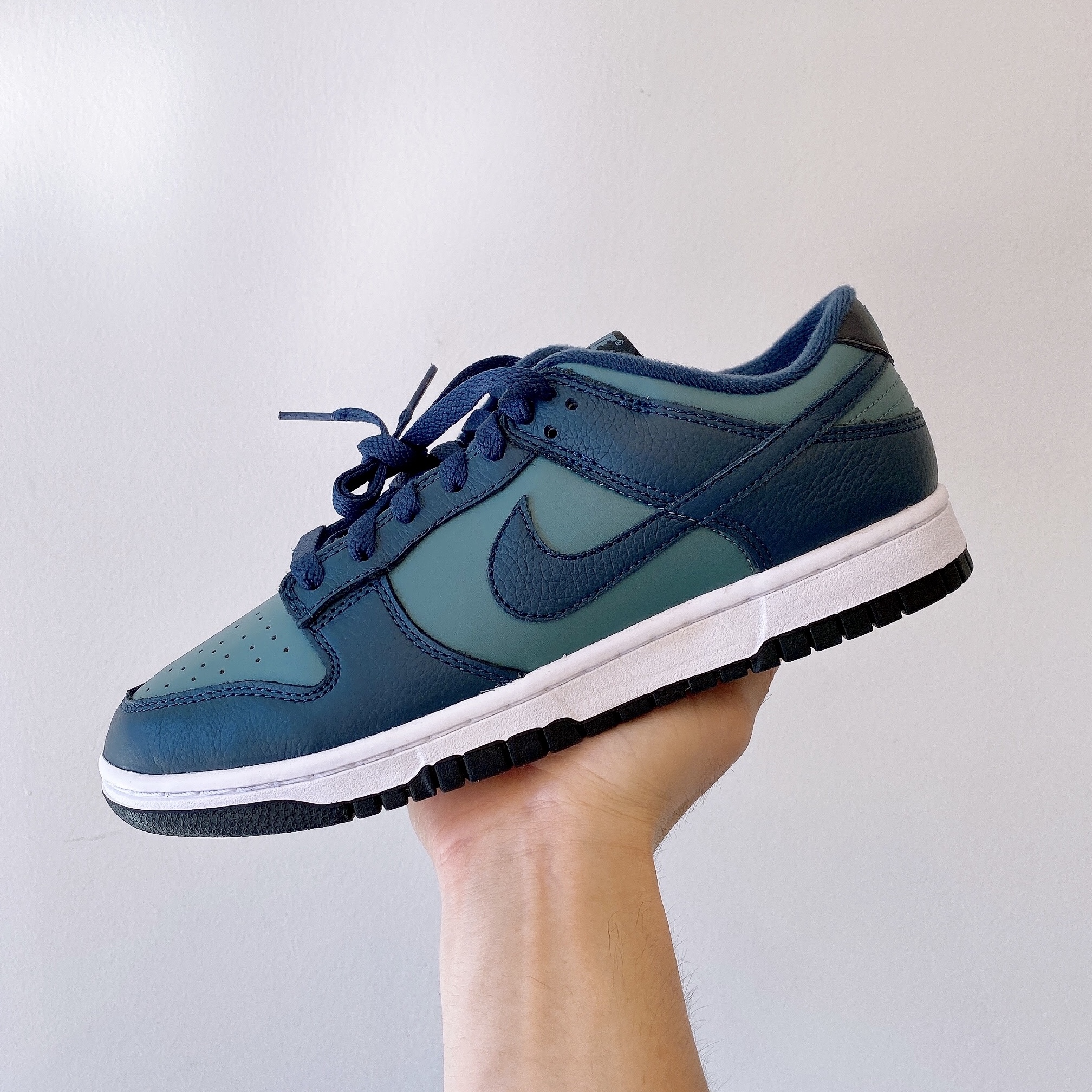 Nike Dunk Low Retro PRM Mineral Slate and Armory Navy, Nike Dunk Low Retro Championship Grey 착용 스타일 - 1
