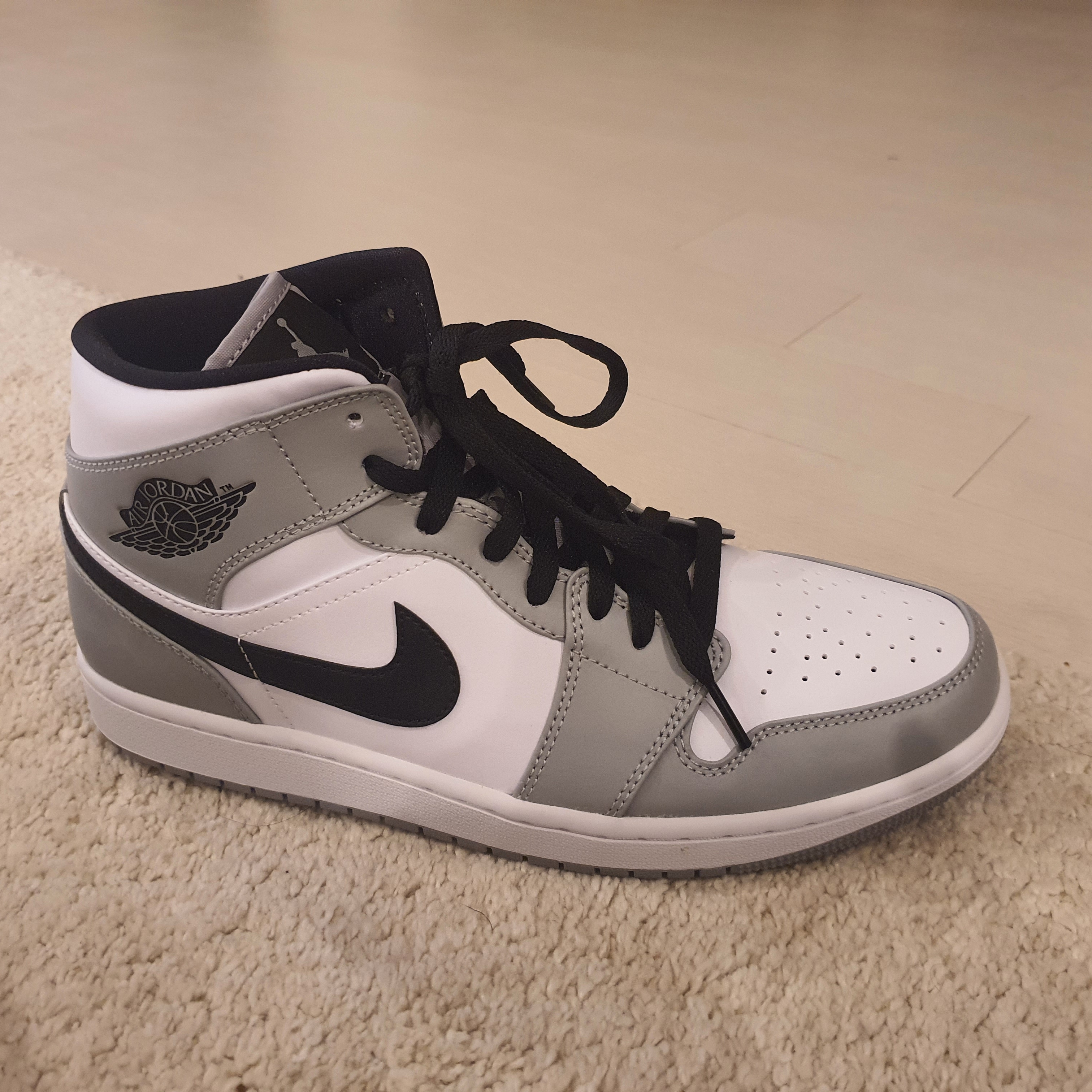 Jordan 1 Mid Light Smoke Grey 착용 스타일 - 4