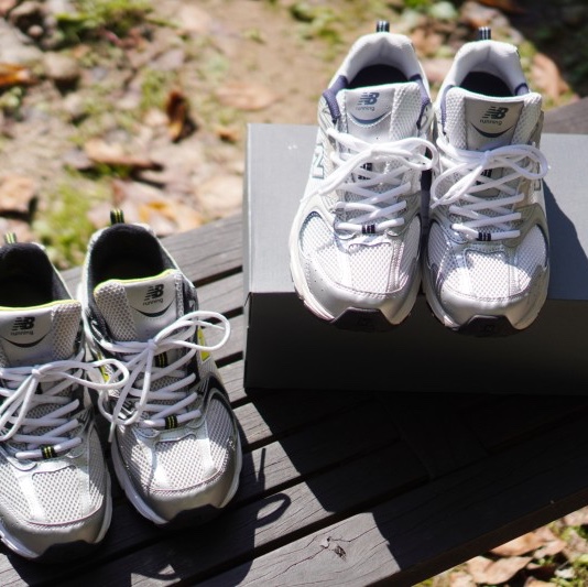 New Balance 530 Steel Grey 착용 스타일 - 2