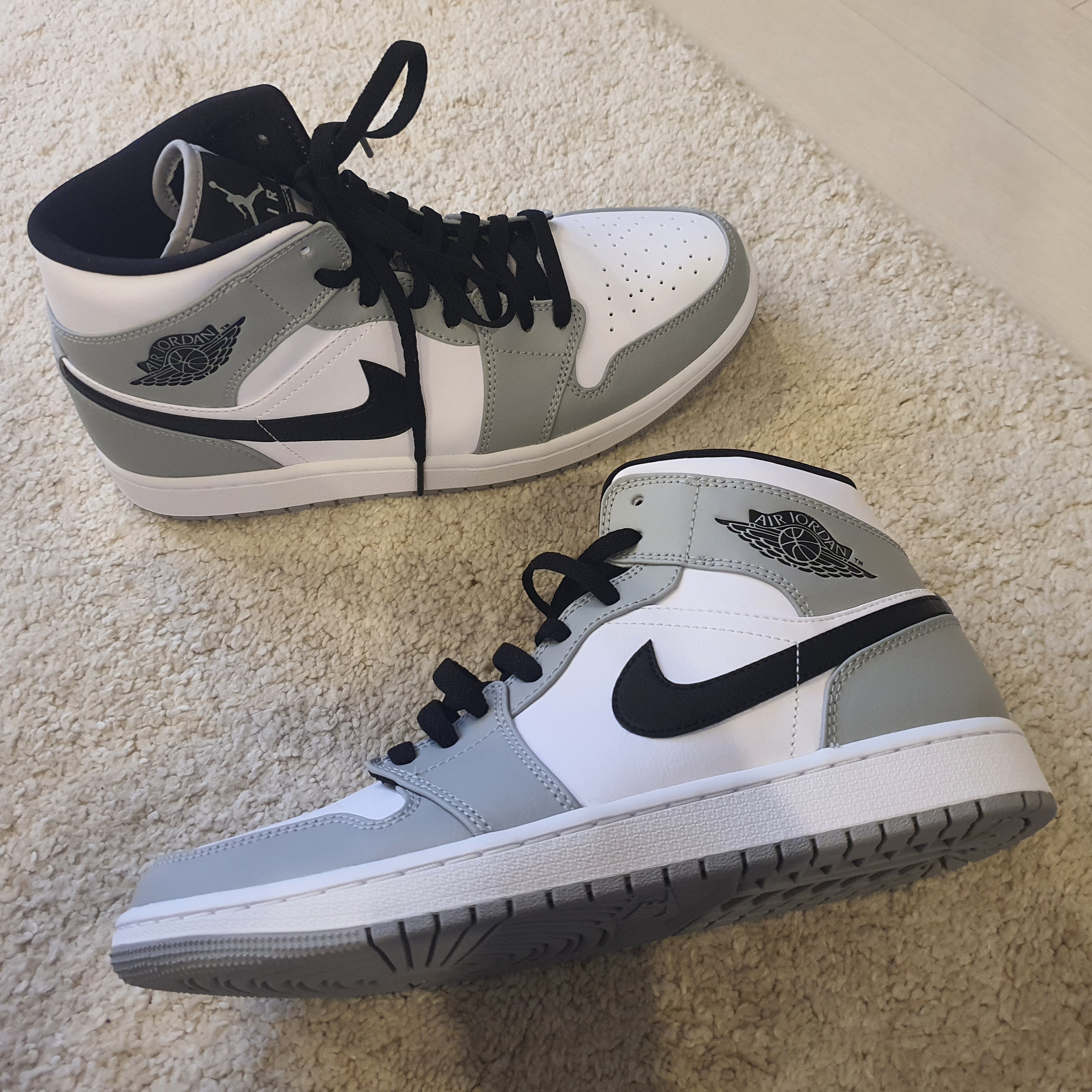 Jordan 1 Mid Light Smoke Grey 착용 스타일 - 1