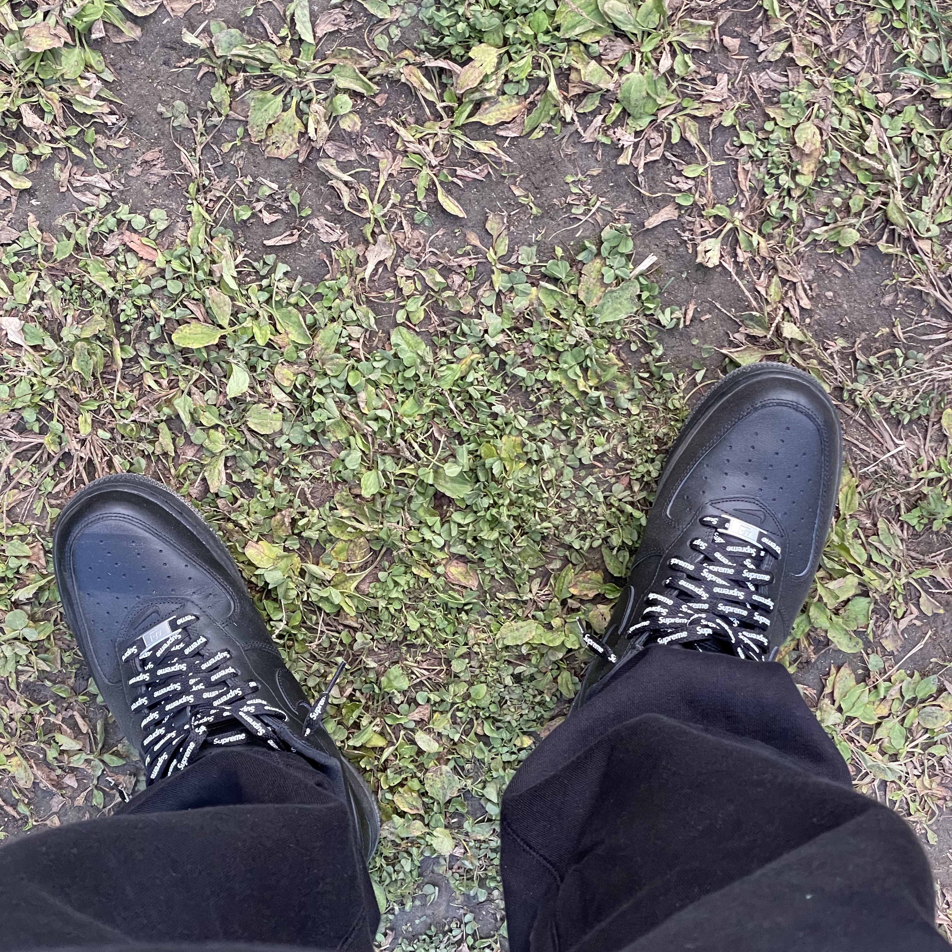 Nike x Supreme Air Force 1 Low Black 착용 스타일