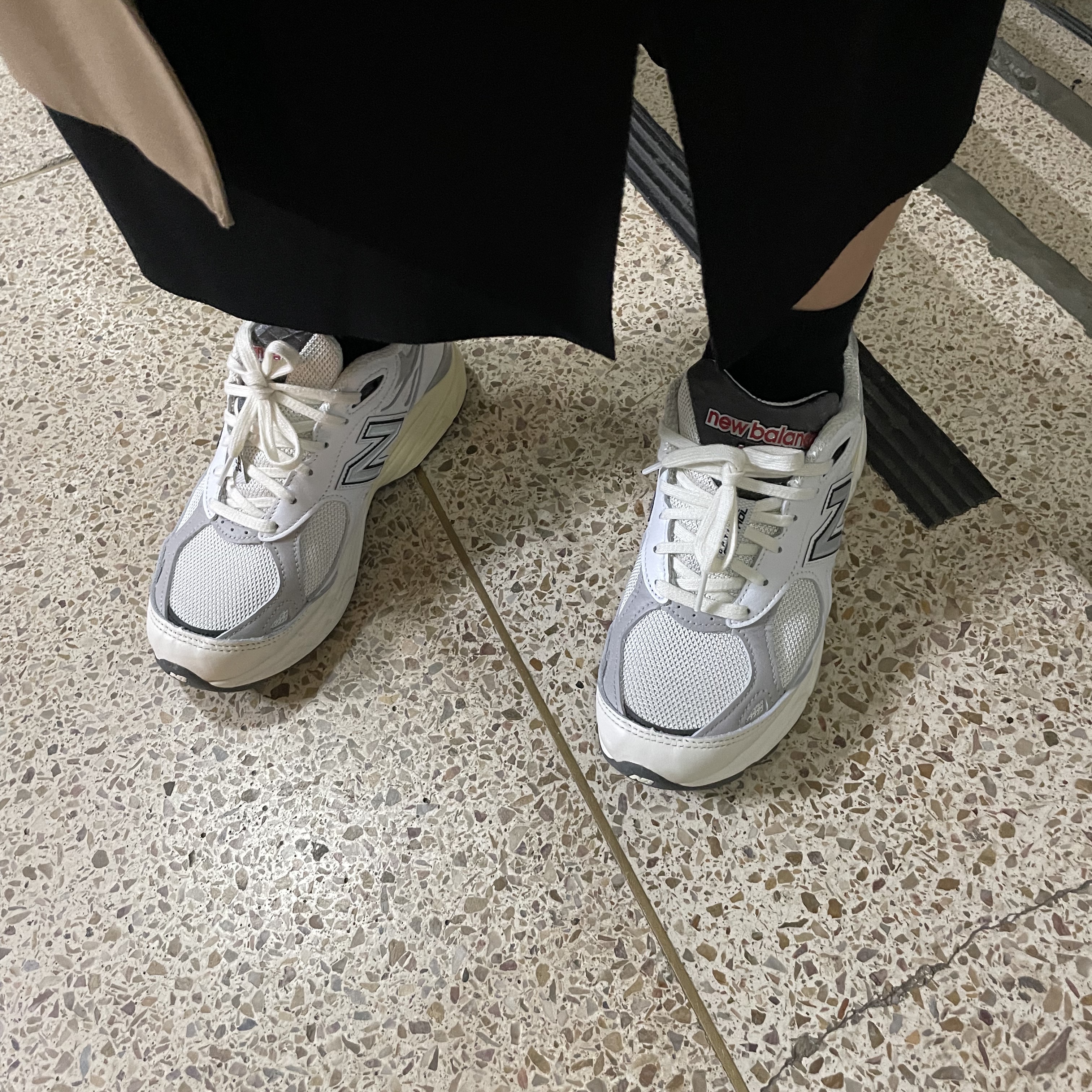 New Balance 990v3 Made in USA Sea Salt 착용 스타일 - 3