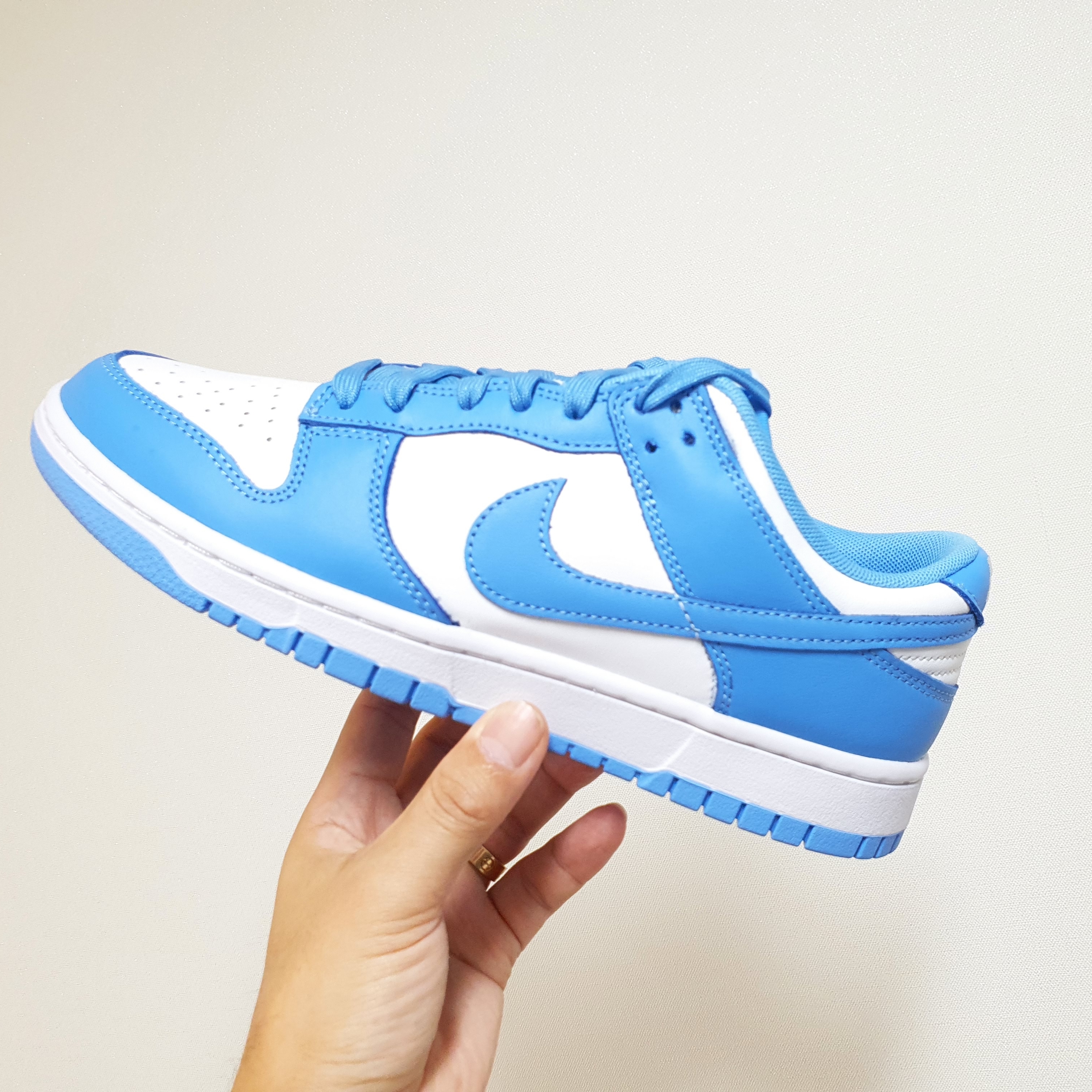 Nike Dunk Low Retro University Blue 착용 스타일 - 1