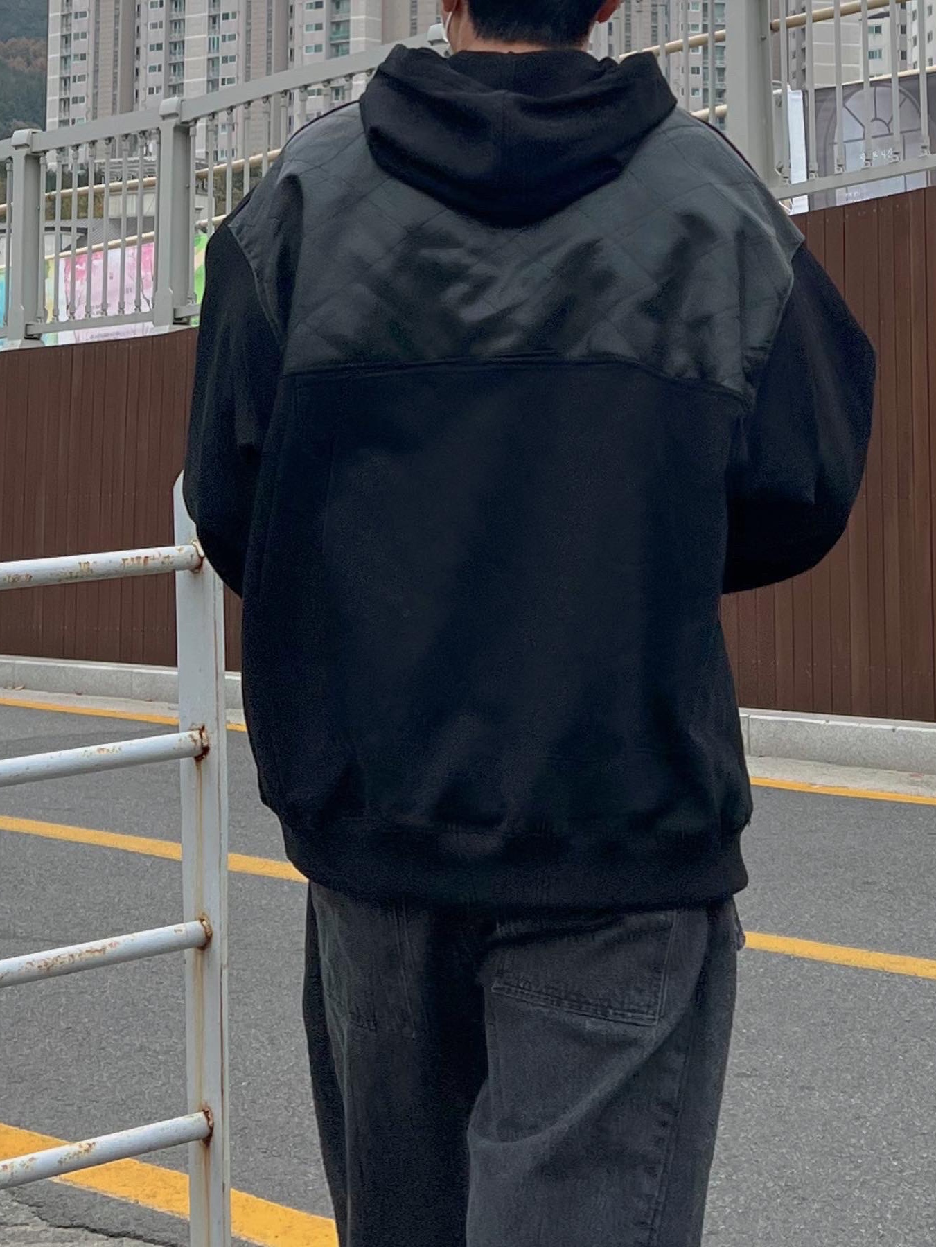 Balenciaga Defender Sneakers Black 착용 스타일 - 2