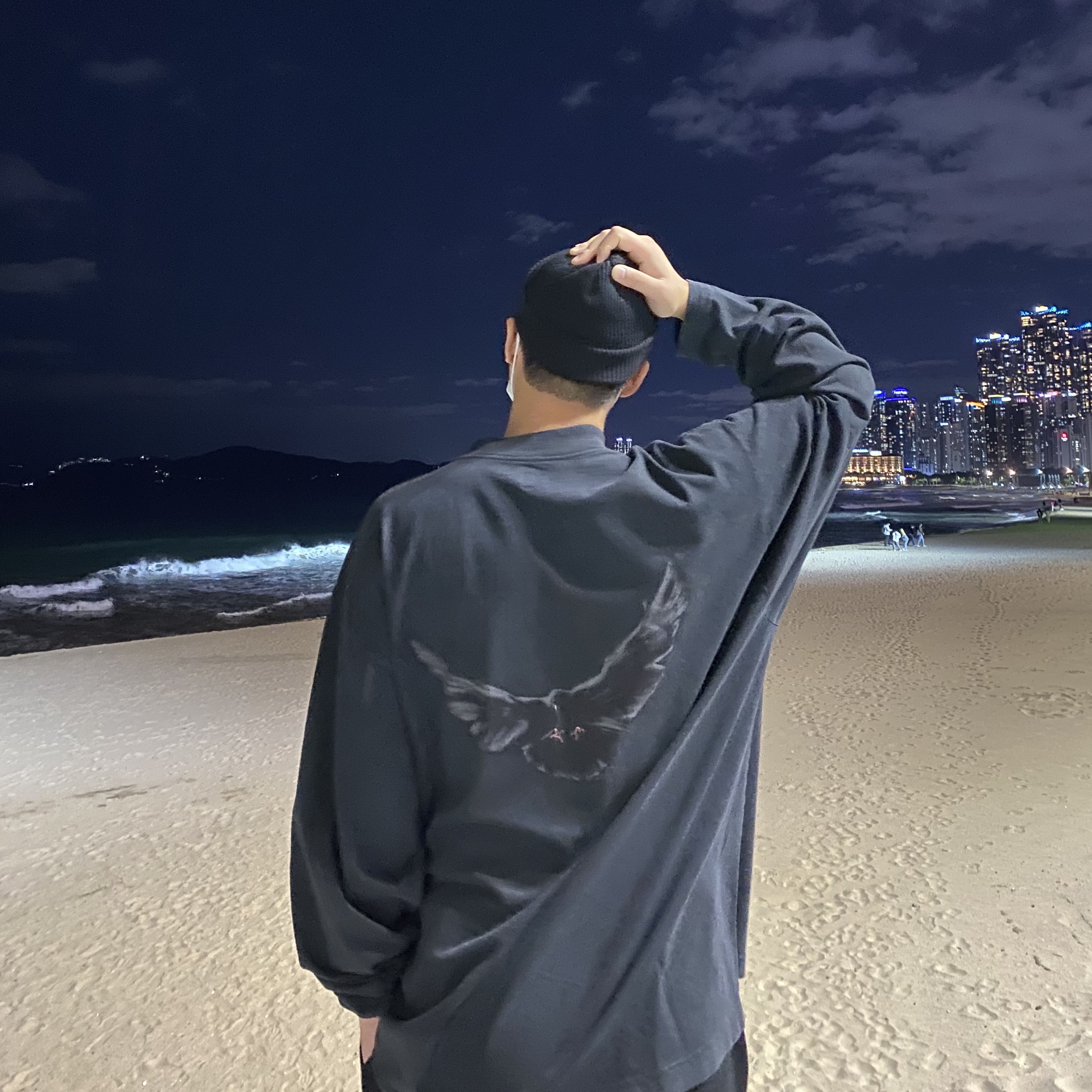 Yeezy Gap Engineered By Balenciaga Dove 3/4 Sleeve T-Shirt Washed Black 착용 스타일 - 2