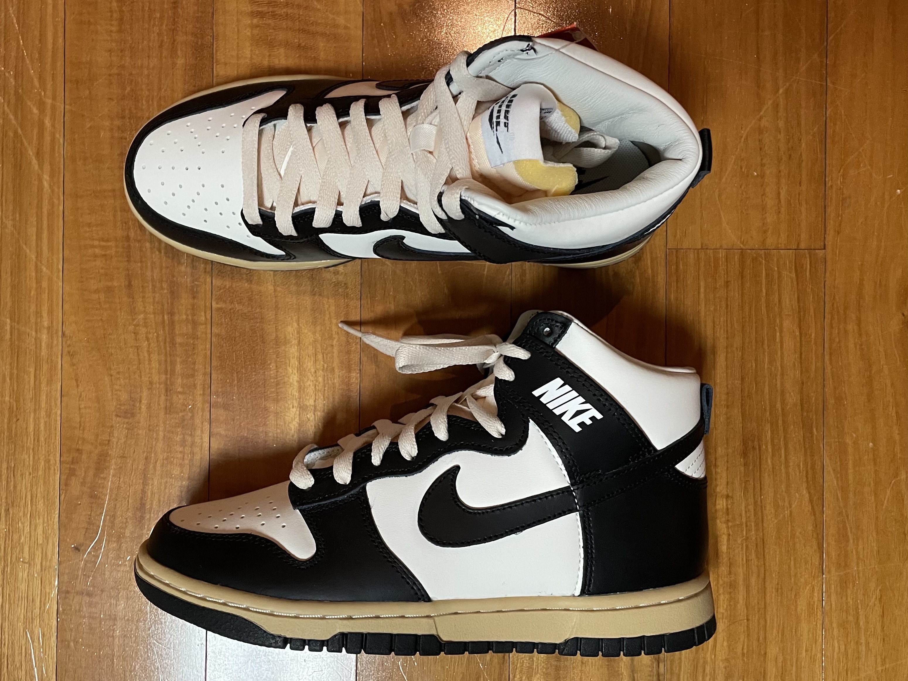 (W) Nike Dunk High SE Sail Black 착용 스타일 - 2