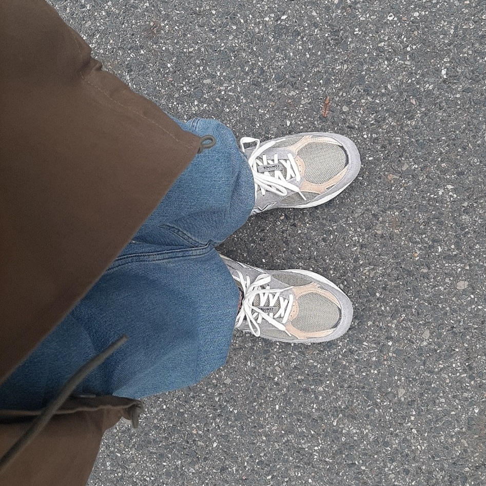 New Balance 990v3 Made in USA Marblehead Incense 착용 스타일 - 2