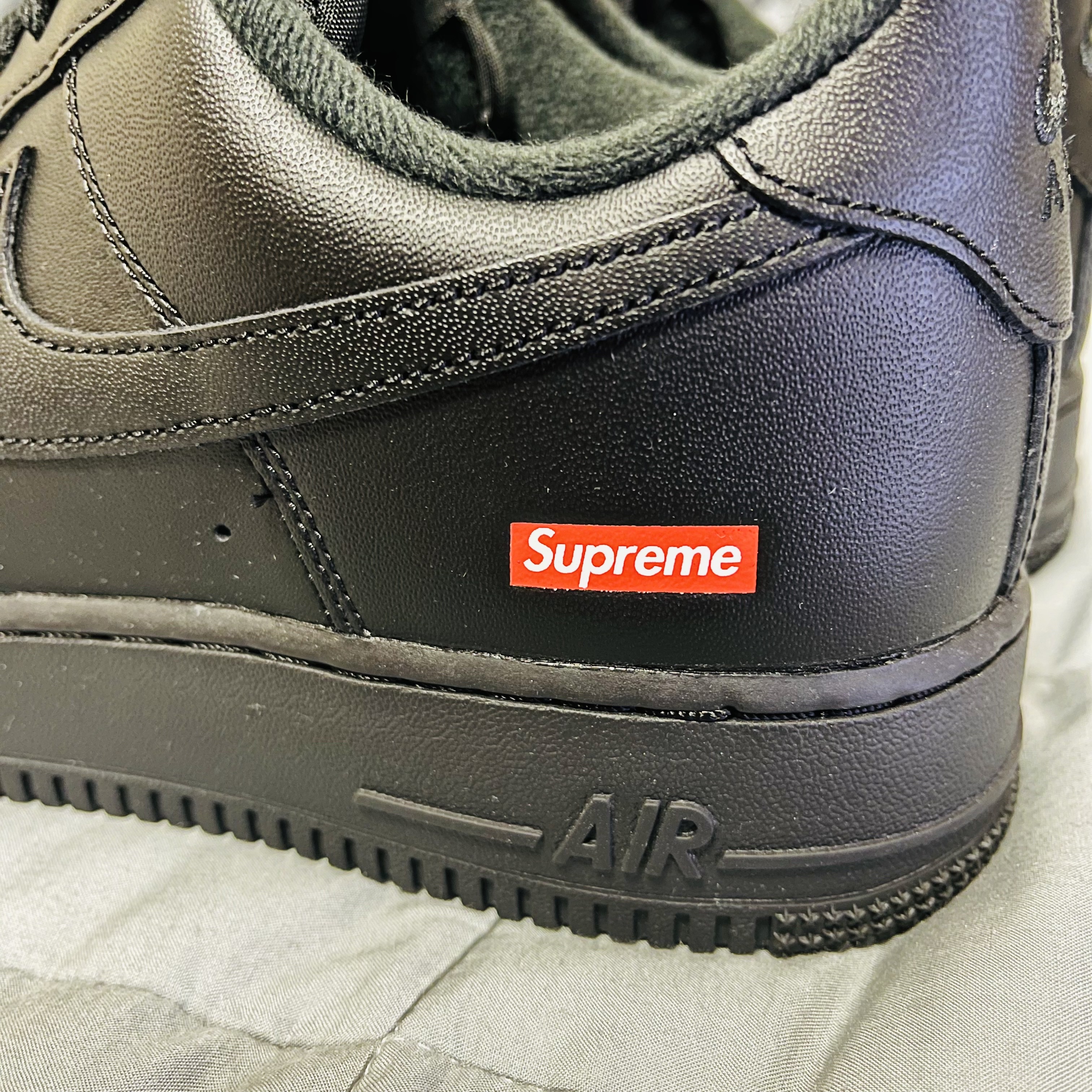 Nike x Supreme Air Force 1 Low Black 착용 스타일