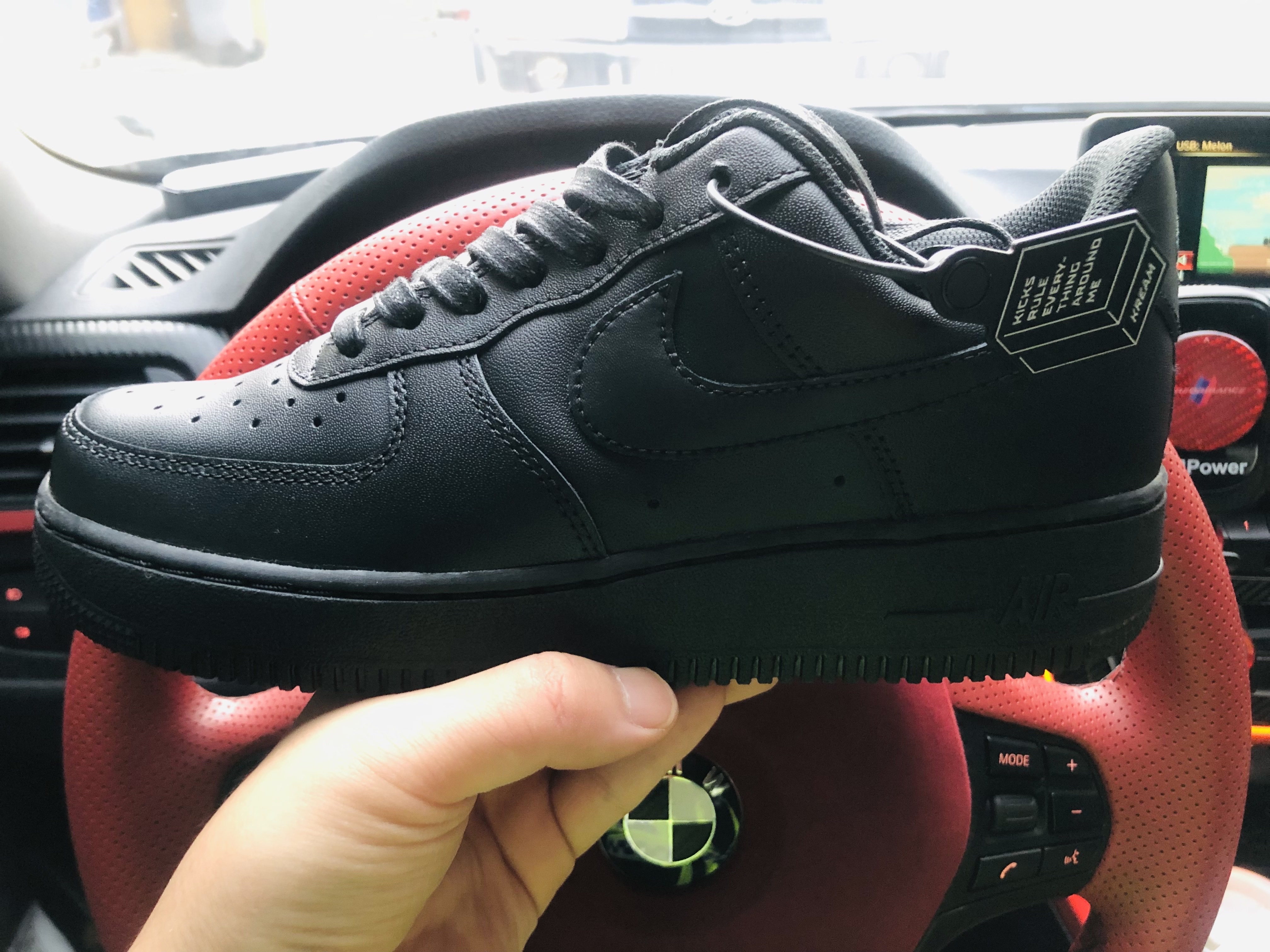 Nike Air Force 1 '07 Low Triple Black 착용 스타일 - 1