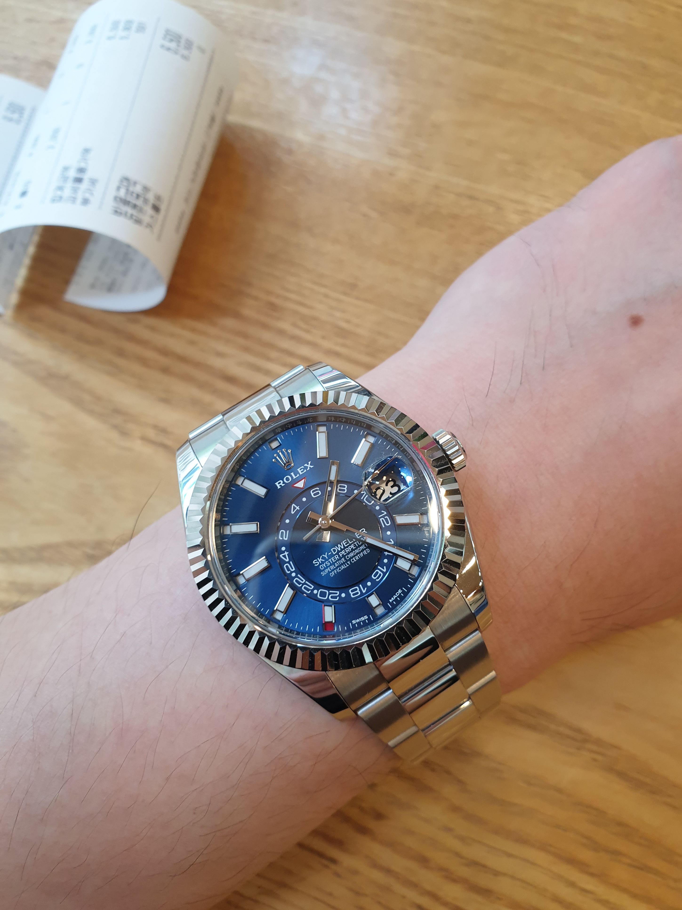 Rolex Sky-Dweller 42mm 326934 Bright Blue Oyster 착용 스타일 - 5