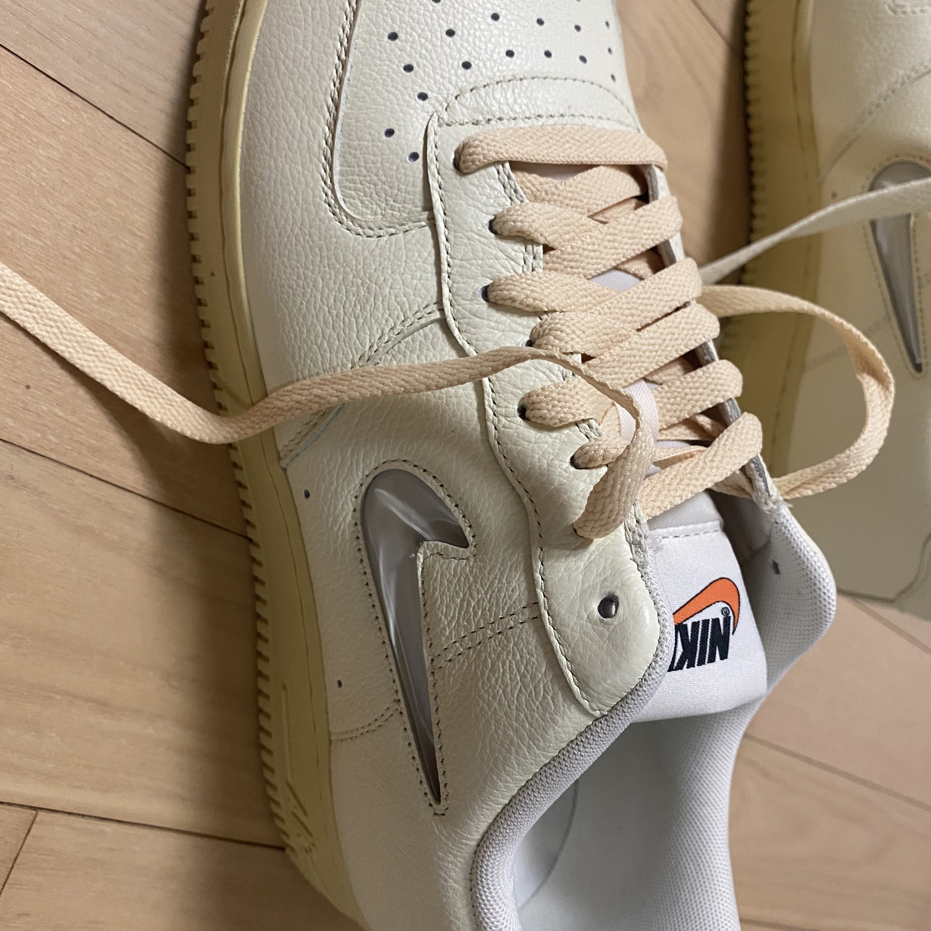 (W) Nike Air Force 1 '07 LX Coconut Milk and Lemon Wash 착용 스타일 - 2