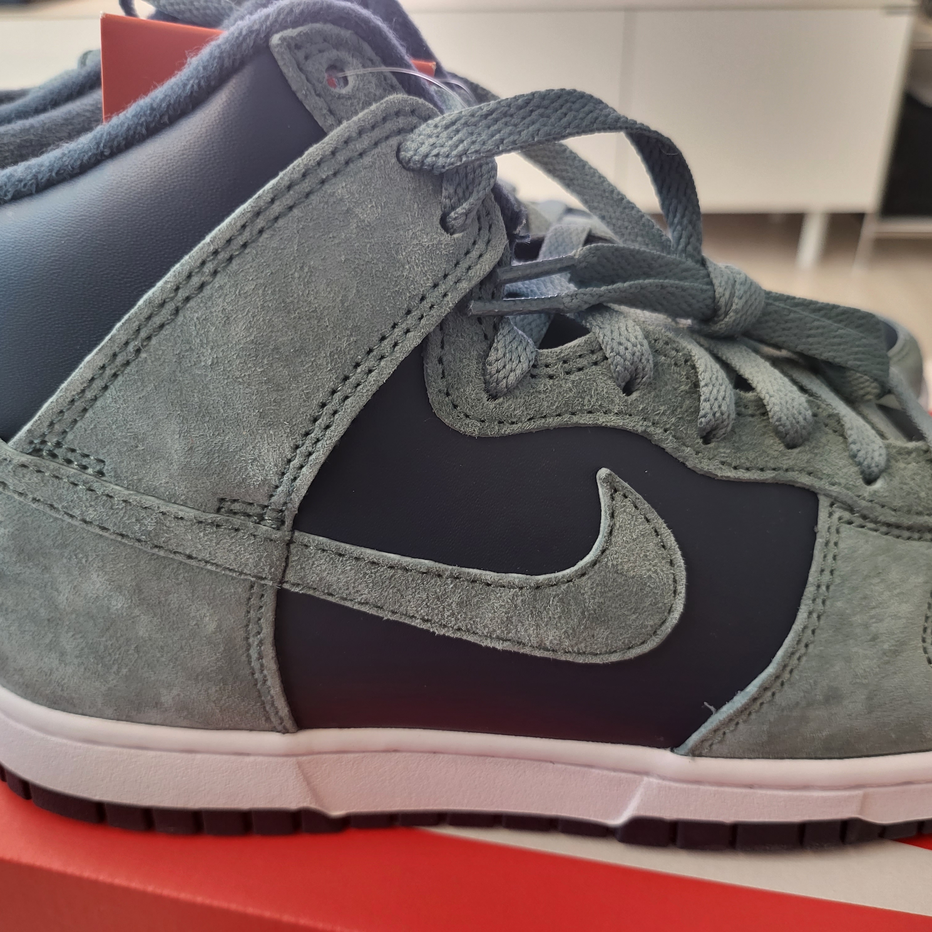 Nike Dunk High Retro PRM Armory Navy and Mineral Slate 착용 스타일 - 2