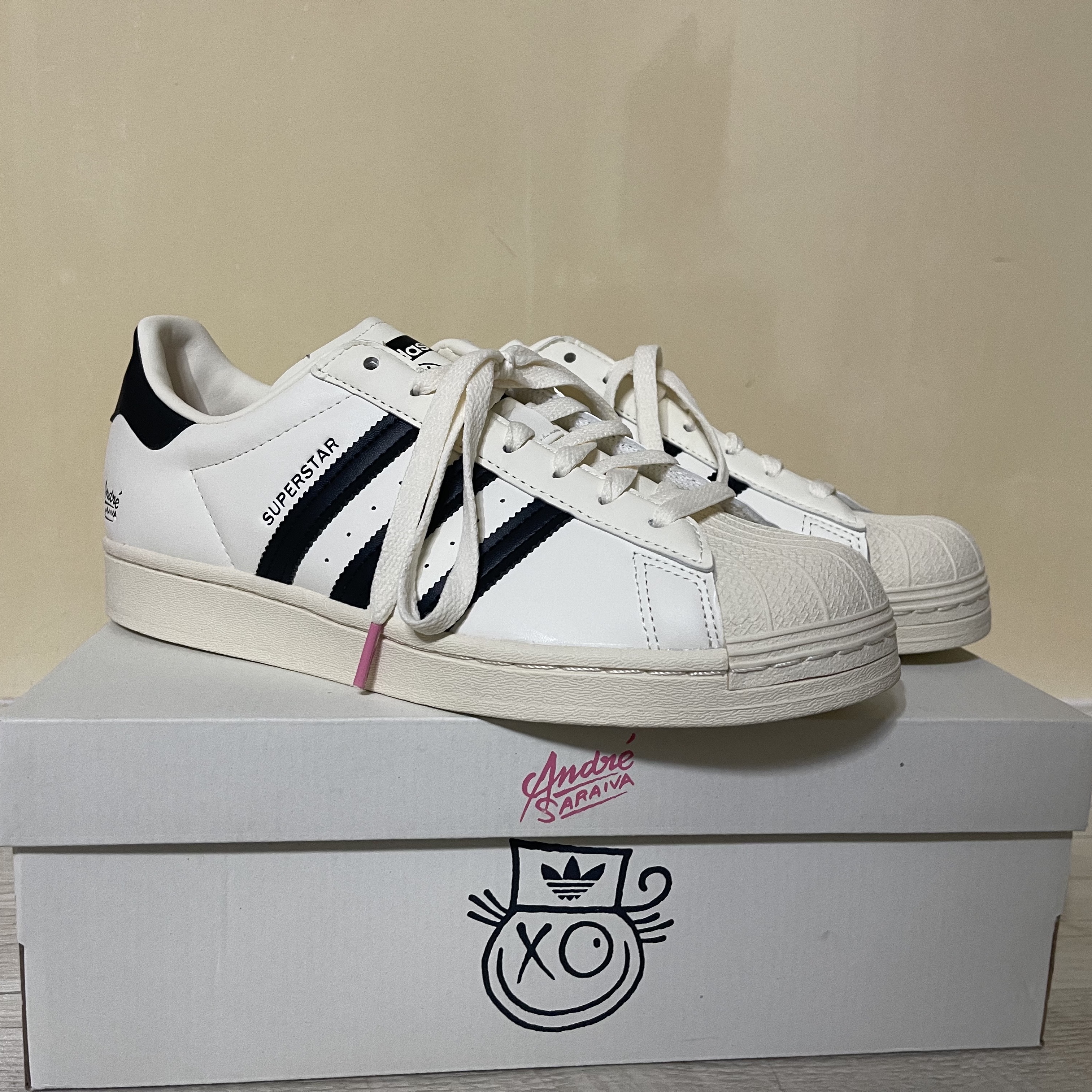 Adidas x Andre Saraiva Superstar Cream White Core Black 착용 스타일