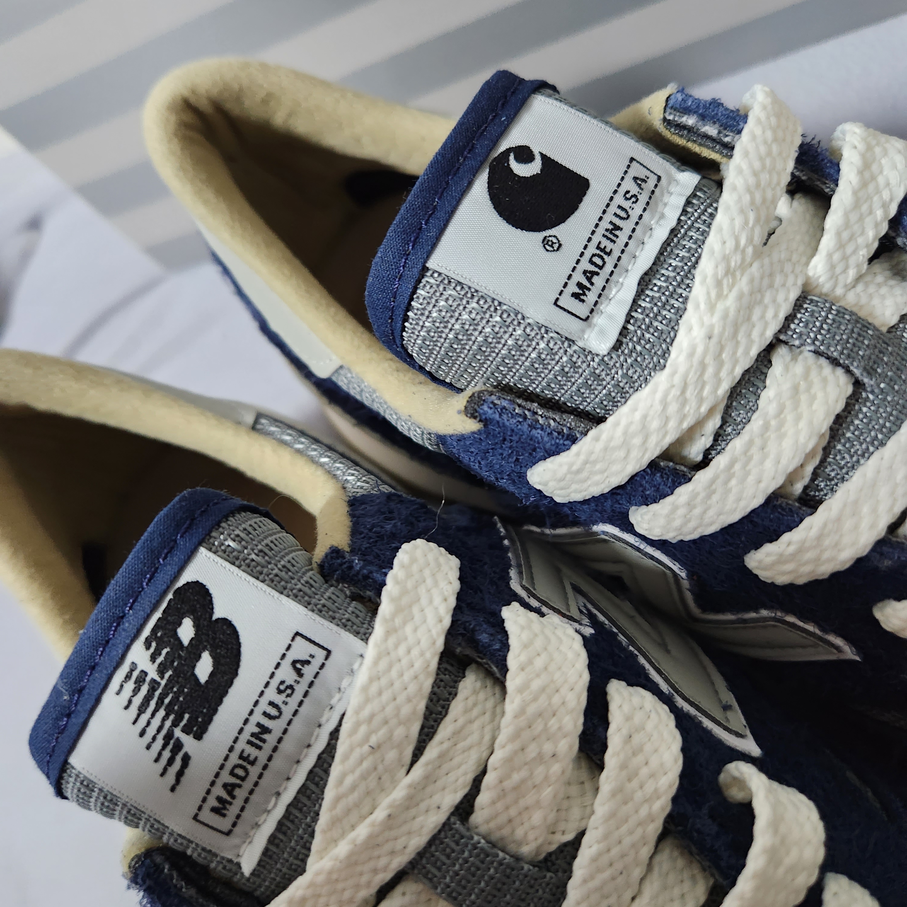 New Balance x Carhartt WIP 990v1 Made in USA Sculpture Center 착용 스타일 - 3