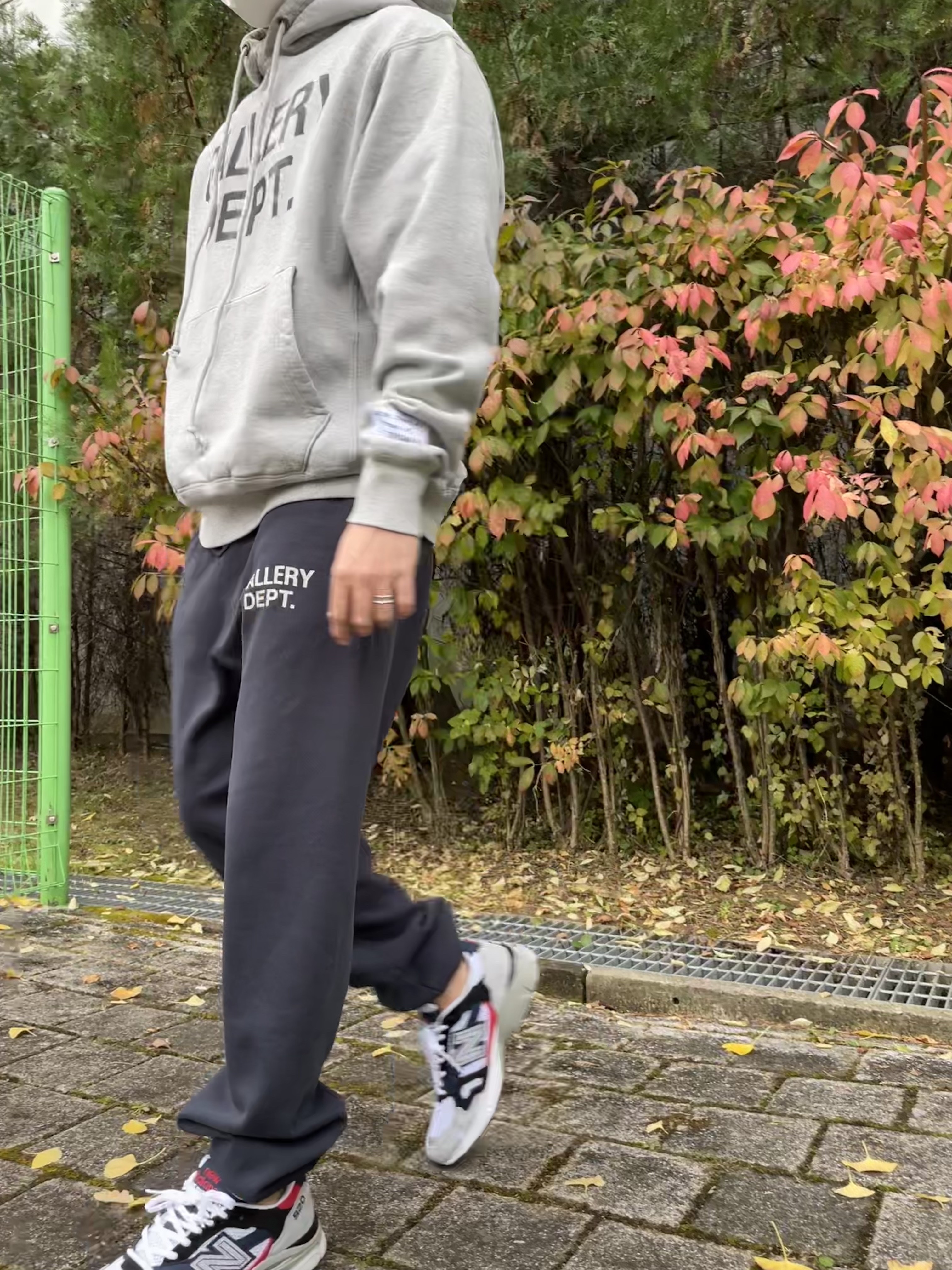 Gallery Dept. Center Logo Hoodie Heather Grey, New Balance 920 Made in UK Silver Navy 착용 스타일 - 2