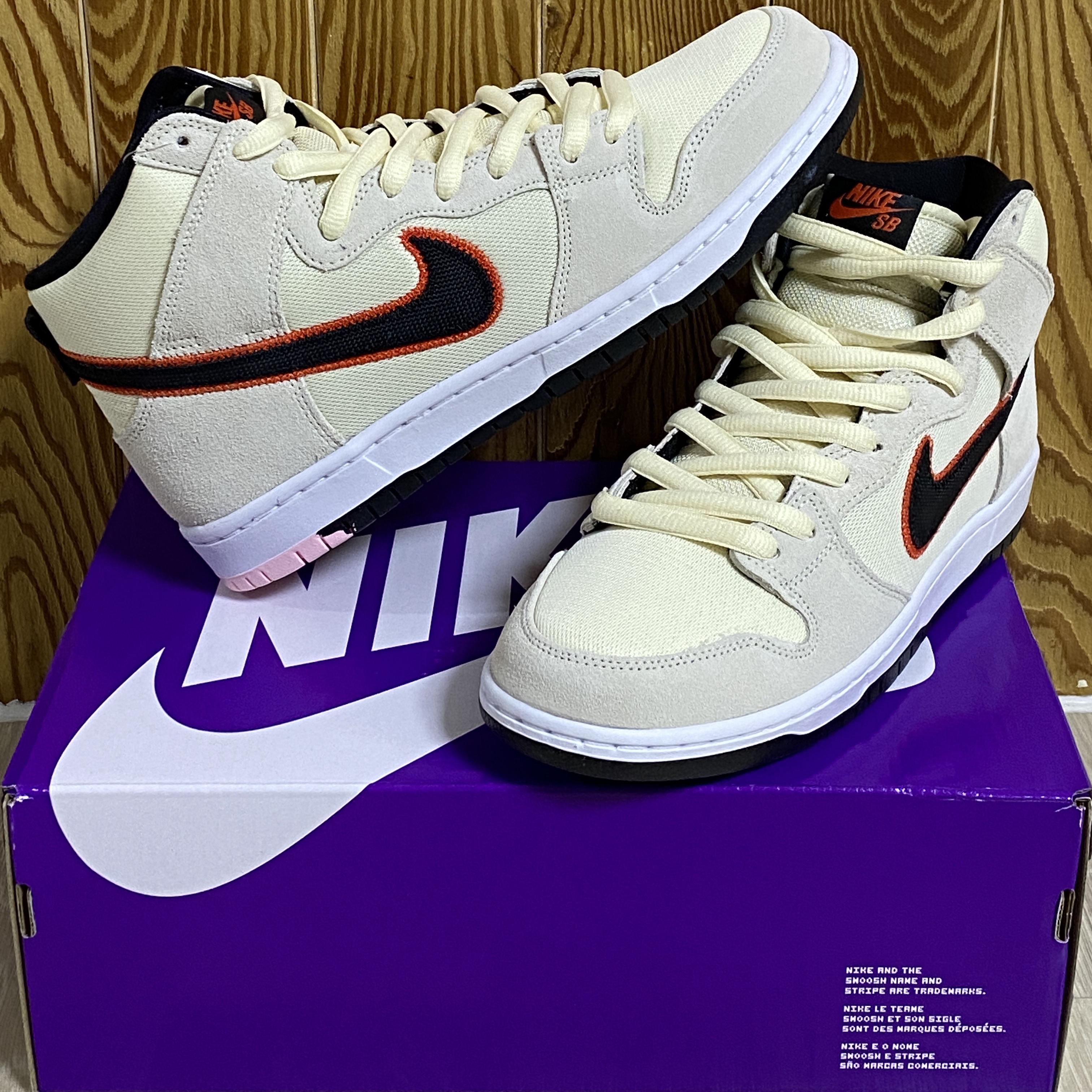 Nike SB Dunk High Pro PRM Coconut Milk and Black 착용 스타일
