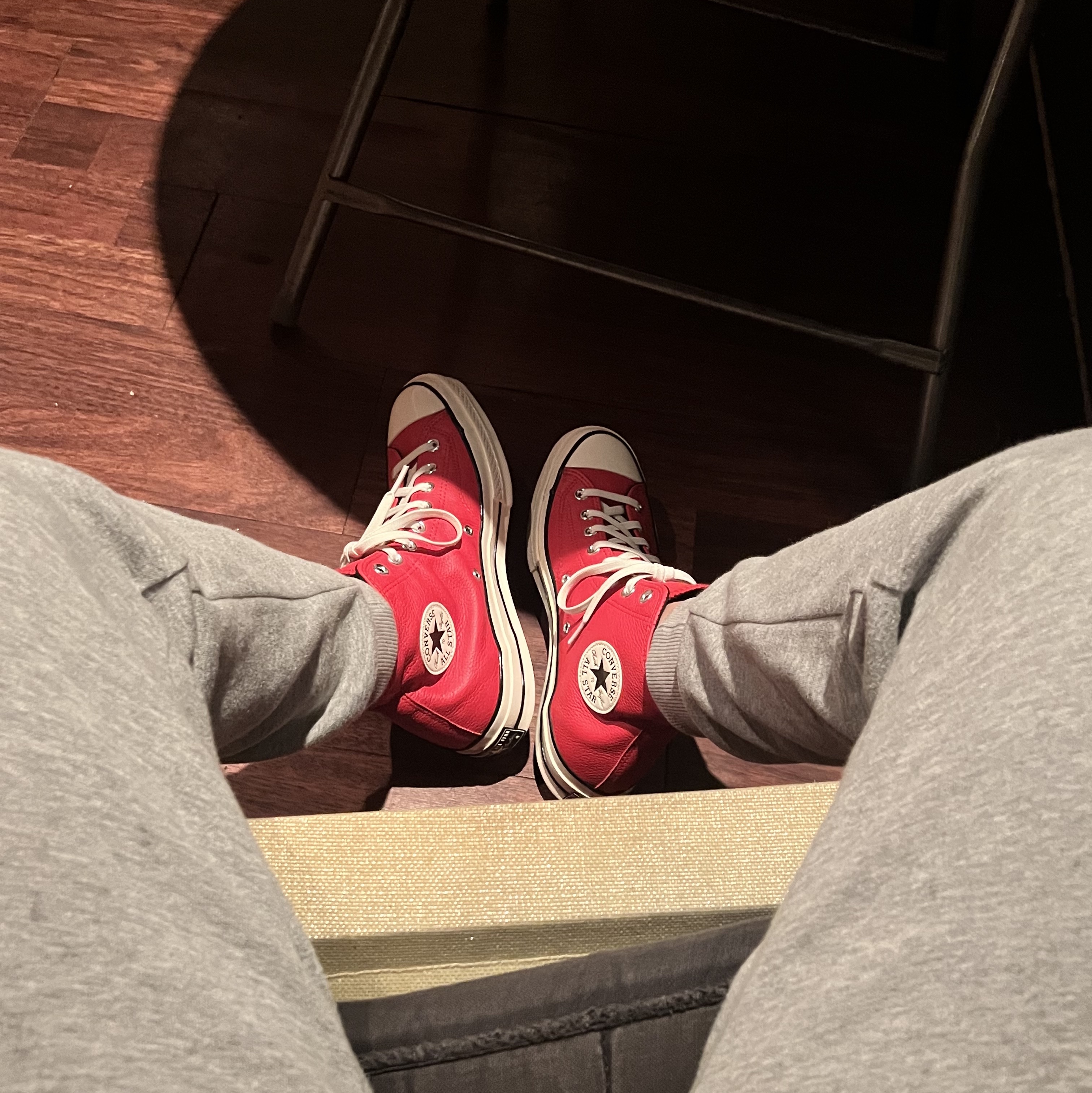 Converse Chuck 70 High Seasonal Leather University Red 착용 스타일 - 2