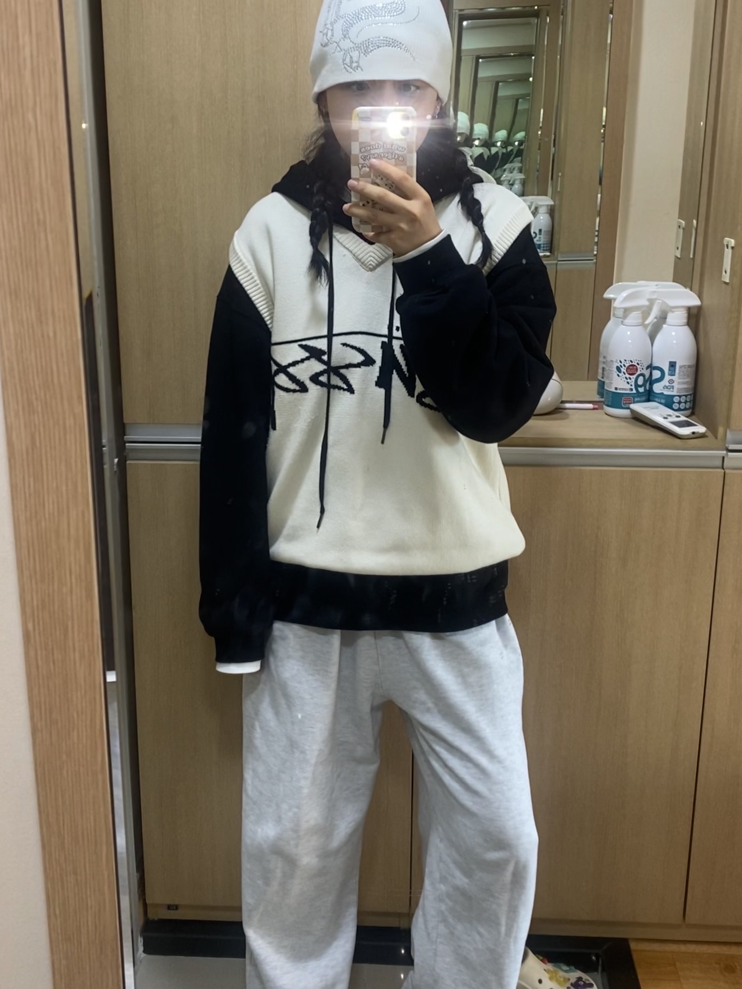 Stussy Sweater Vest Natural 착용 스타일