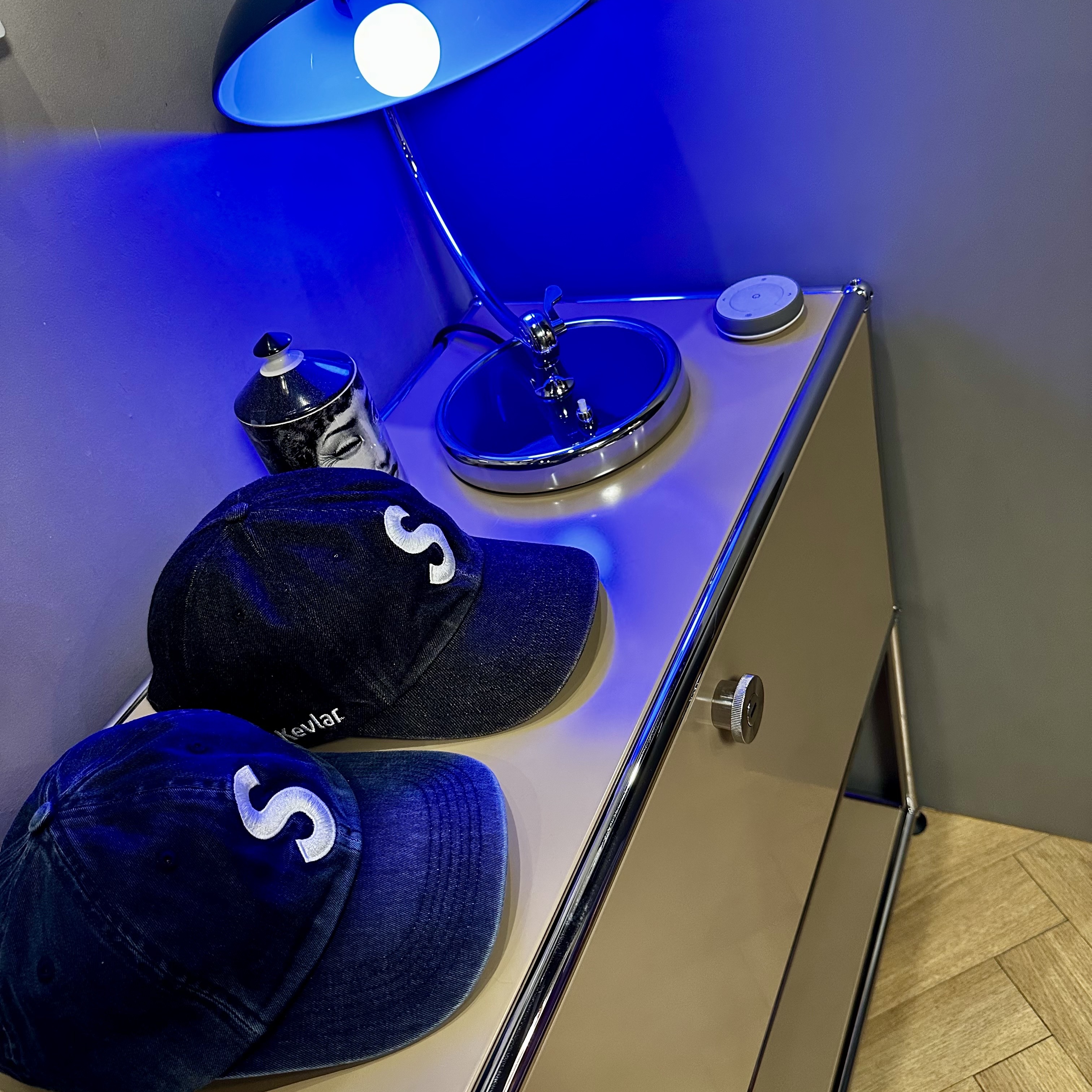 Supreme Pigment Print S Logo 6-Panel Indigo - 22FW, Supreme Kevlar Denim S Logo 6-Panel Black - 22SS 착용 스타일