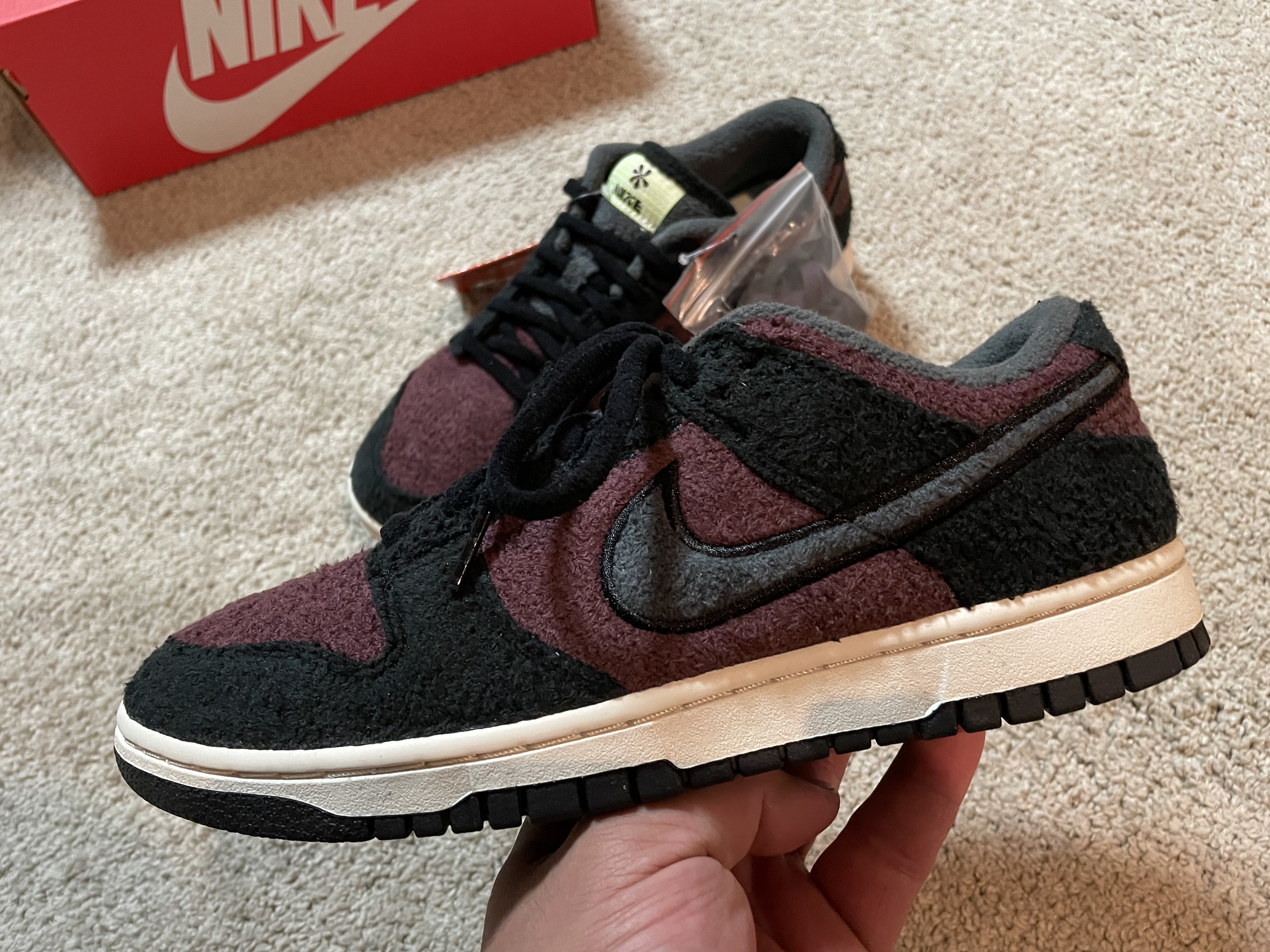 (W) Nike Dunk Low SE Burgundy Crush 착용 스타일 - 2