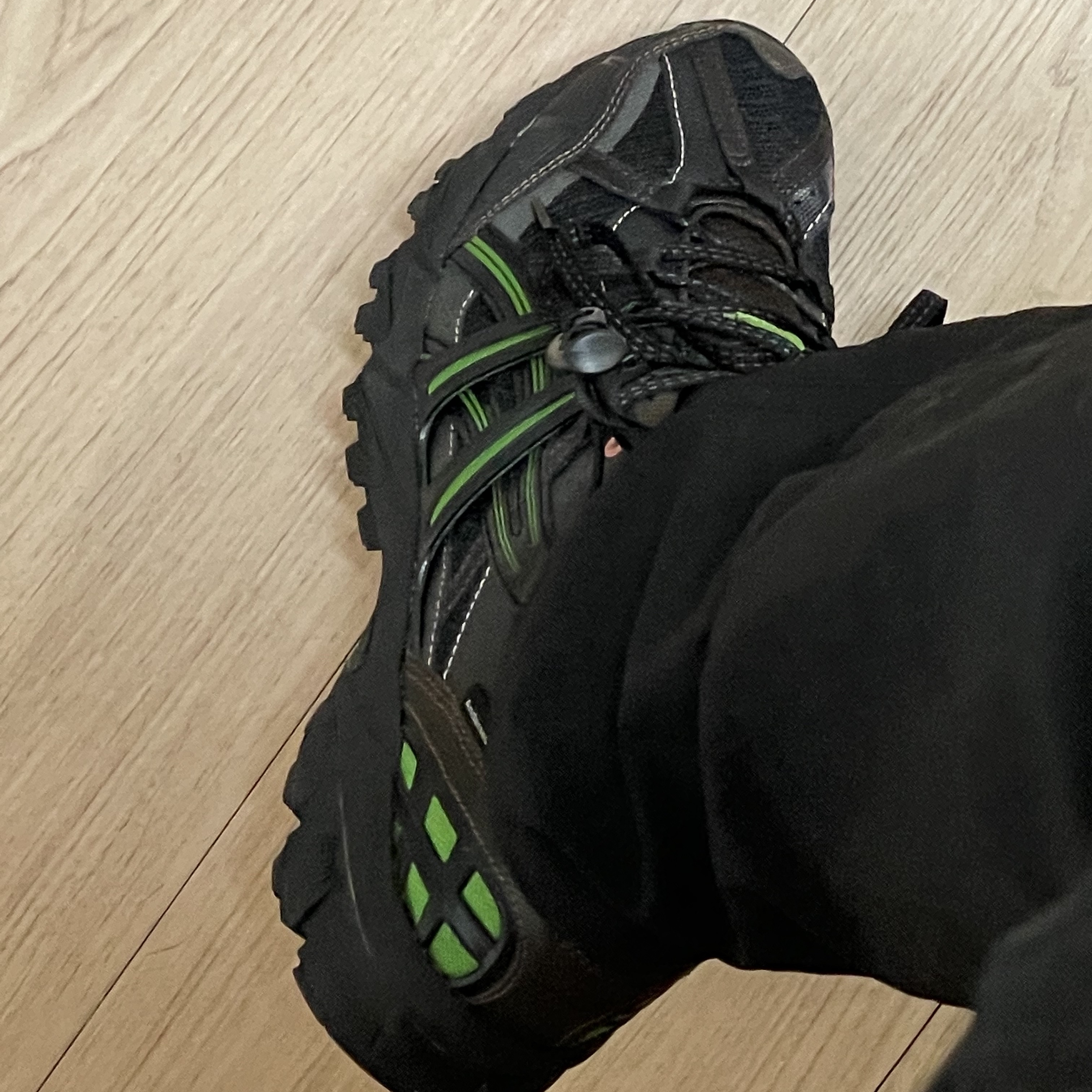 Asics x Andersson Bell Gel-Sonoma 15-50 Black Green 착용 스타일 - 2