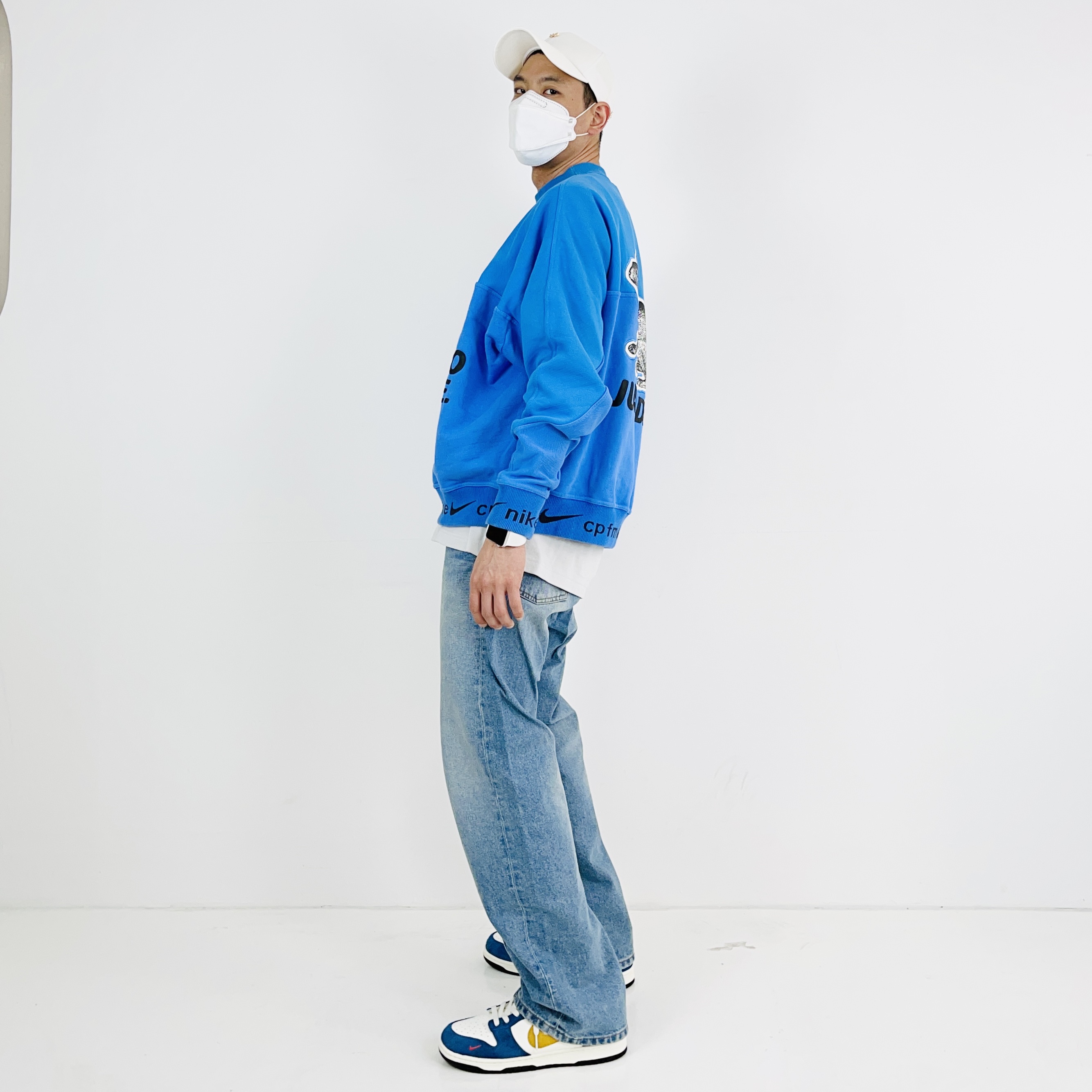 Nike x Kasina Dunk Low 80's Bus, Nike x Cactus Plant Flea Market Fleece Crewneck Blue 착용 스타일 - 1