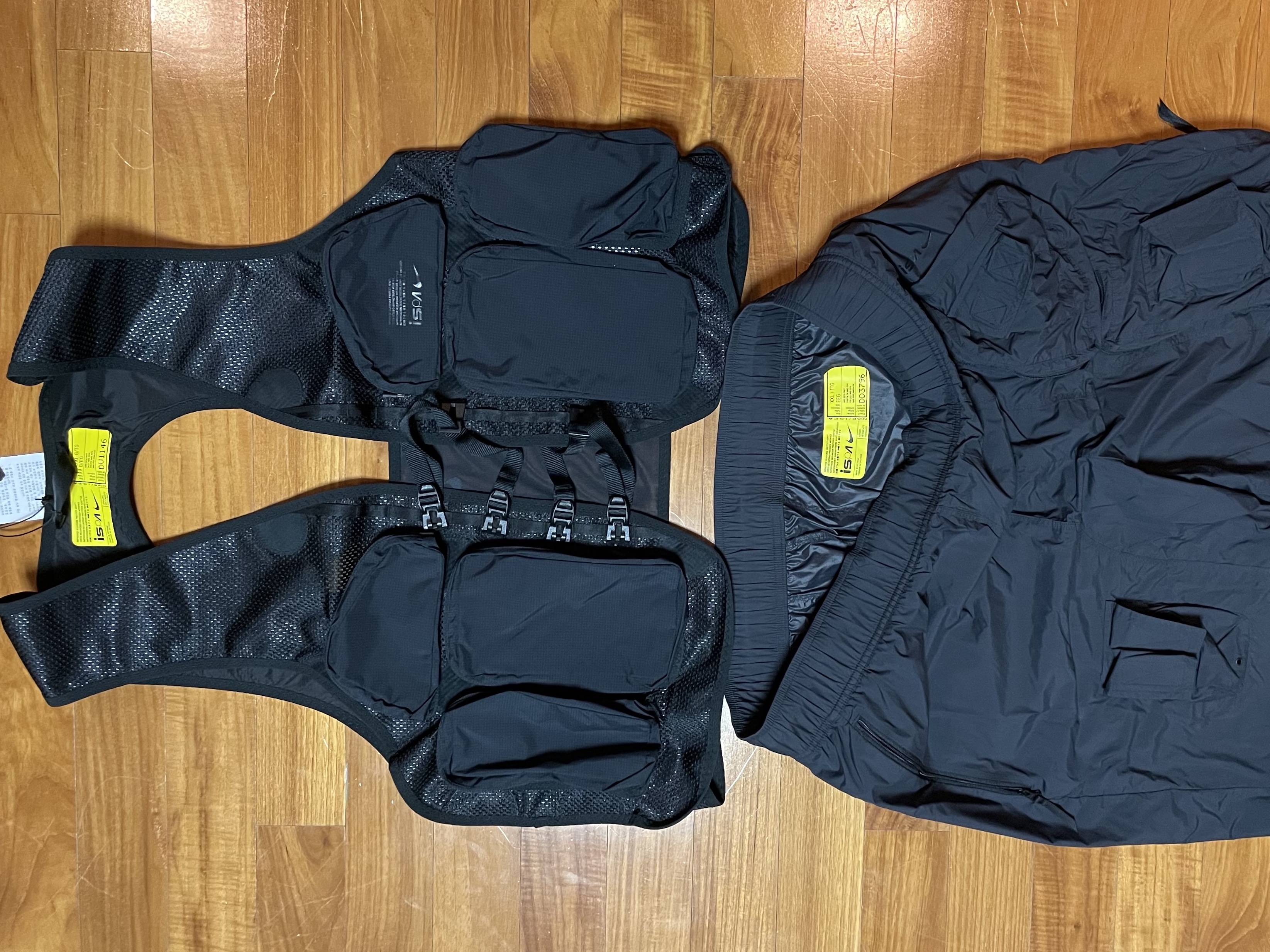 Nike ISPA Vest Black, Nike NRG ISPA Convertible Pants Black 착용 스타일 - 5