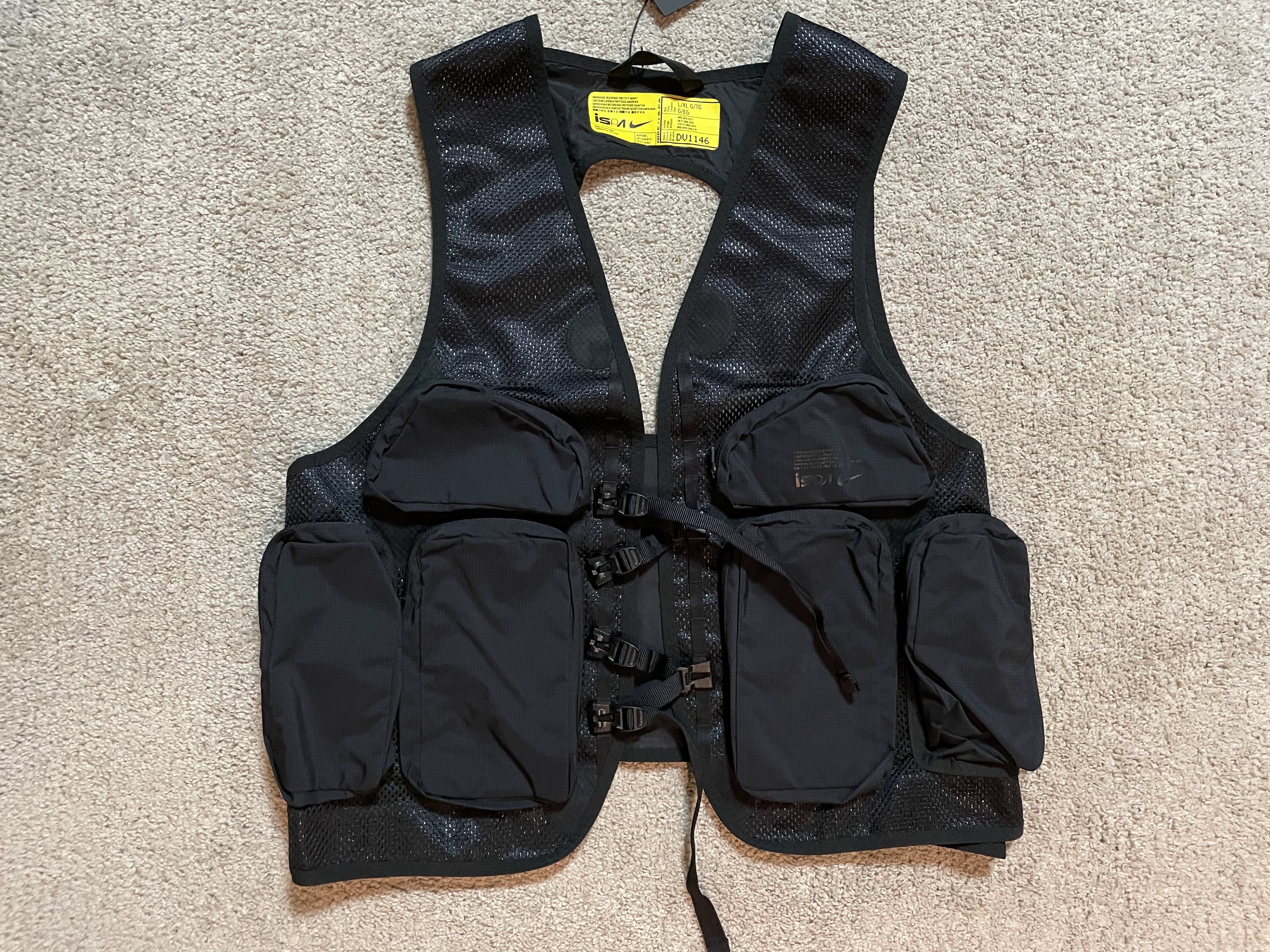 Nike ISPA Vest Black, Nike NRG ISPA Convertible Pants Black 착용 스타일 - 1