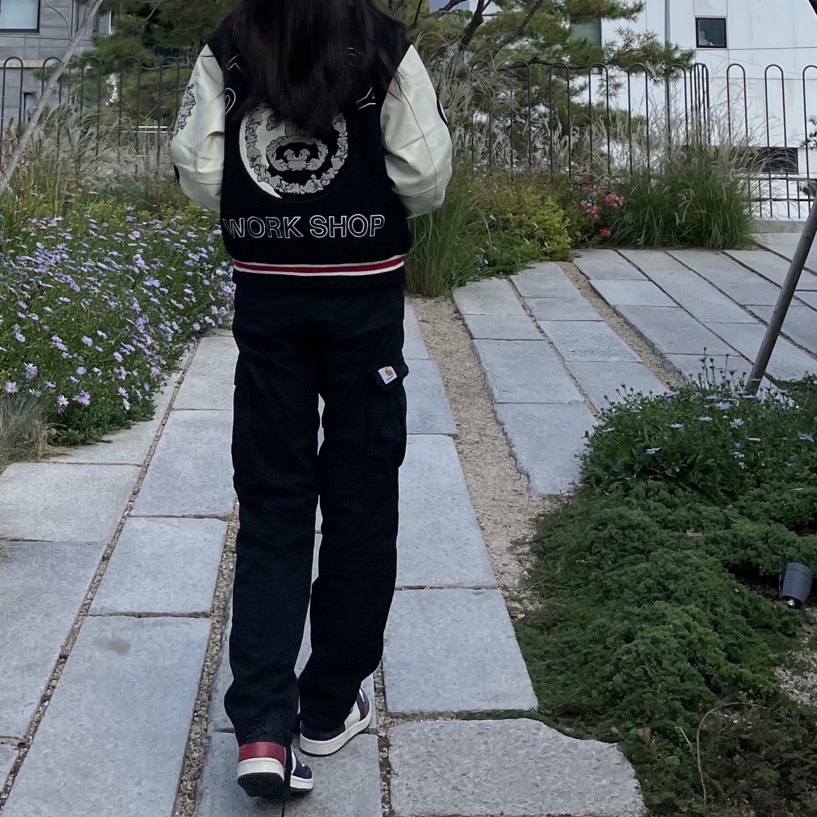 Stussy x Our Legacy x Denim Tears TTL Varsity Jacket Black, Jordan 1 Retro High OG Defiant SB LA to Chicago 착용 스타일 - 3