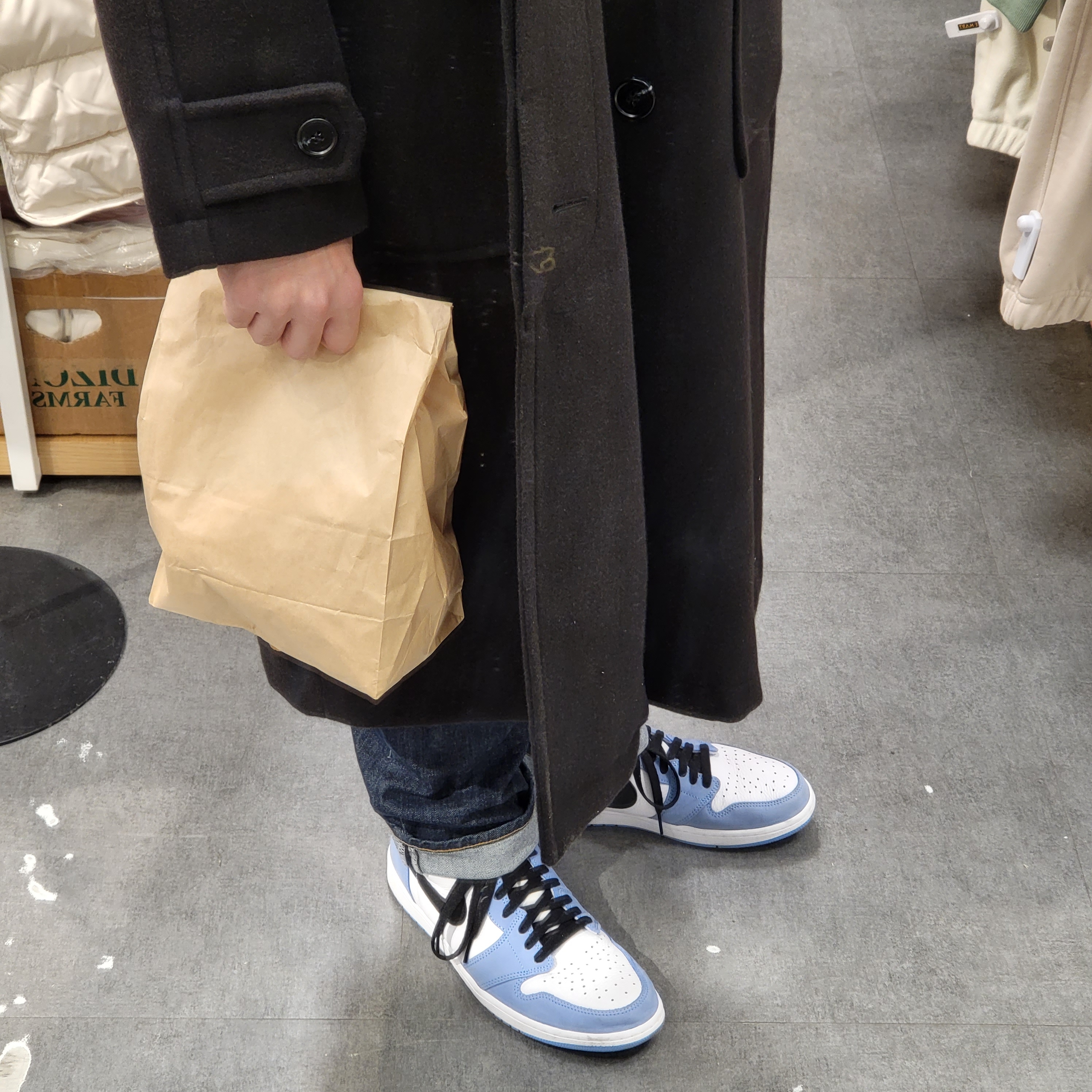 Jordan 1 Retro High OG University Blue 착용 스타일 - 2