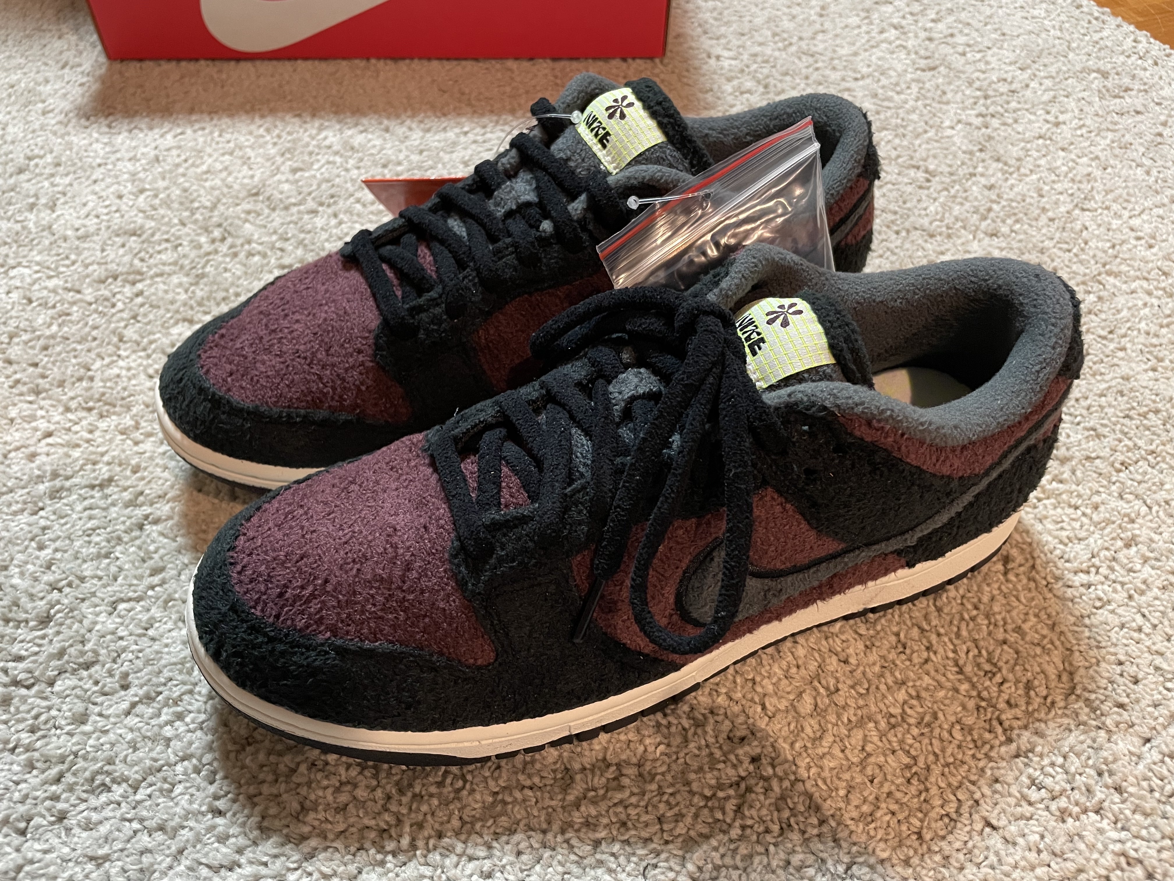 (W) Nike Dunk Low SE Burgundy Crush 착용 스타일 - 1
