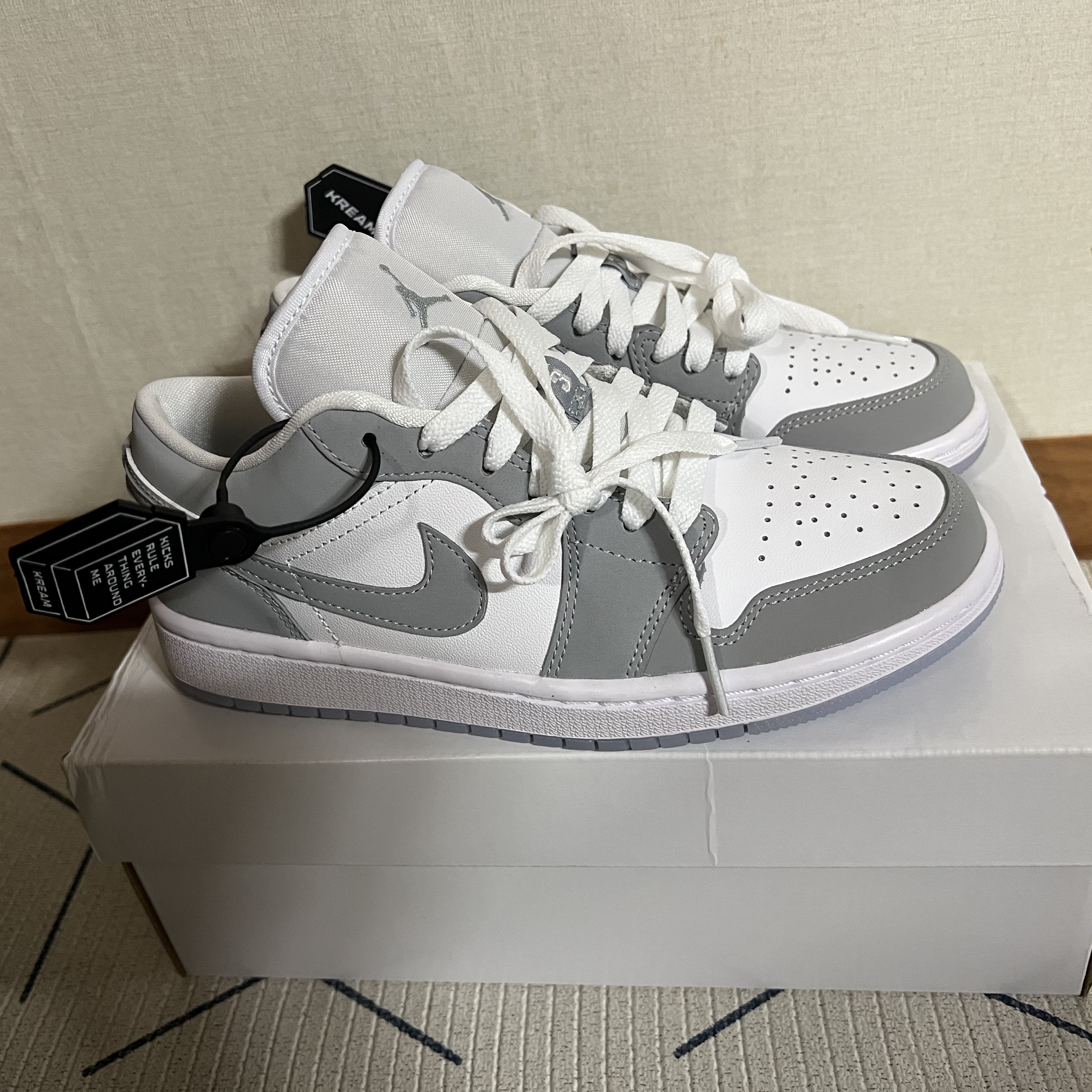 (W) Jordan 1 Low White Wolf Grey 착용 스타일 - 1